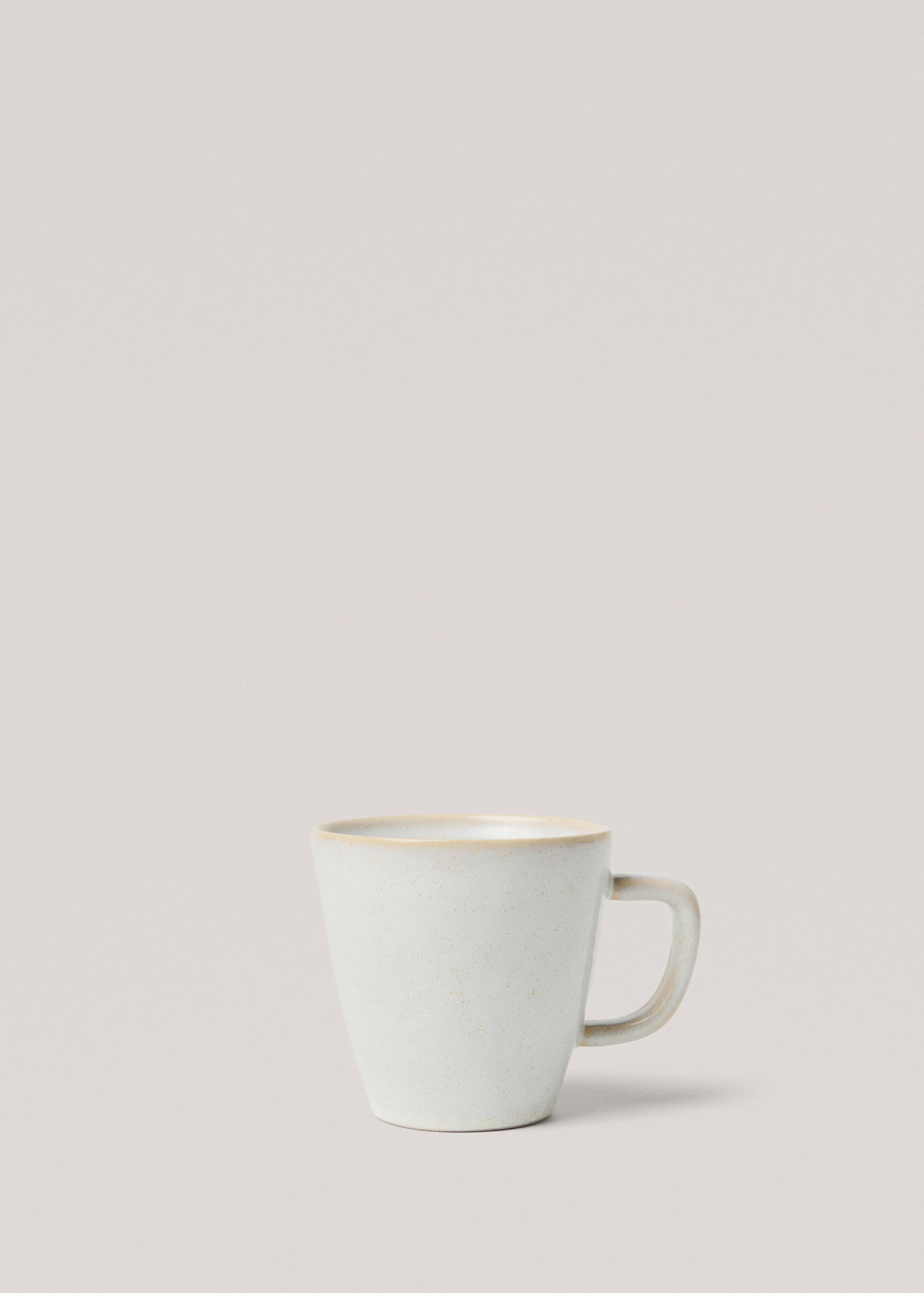 Stoneware mug with aged rim - Article without model