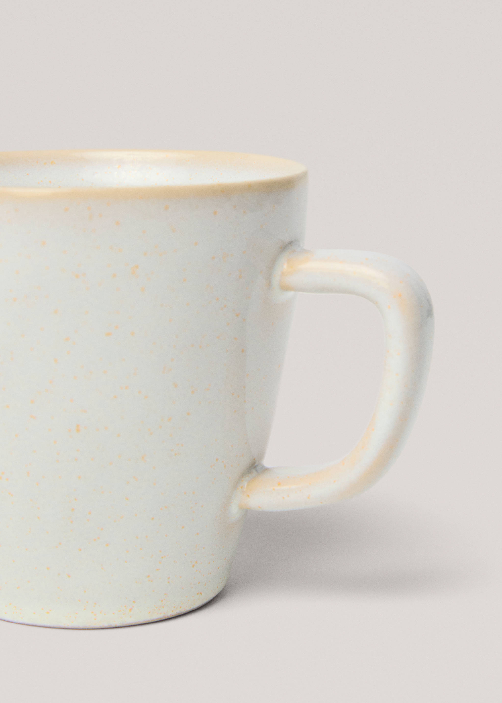 Stoneware mug with aged rim - Details of the article 1