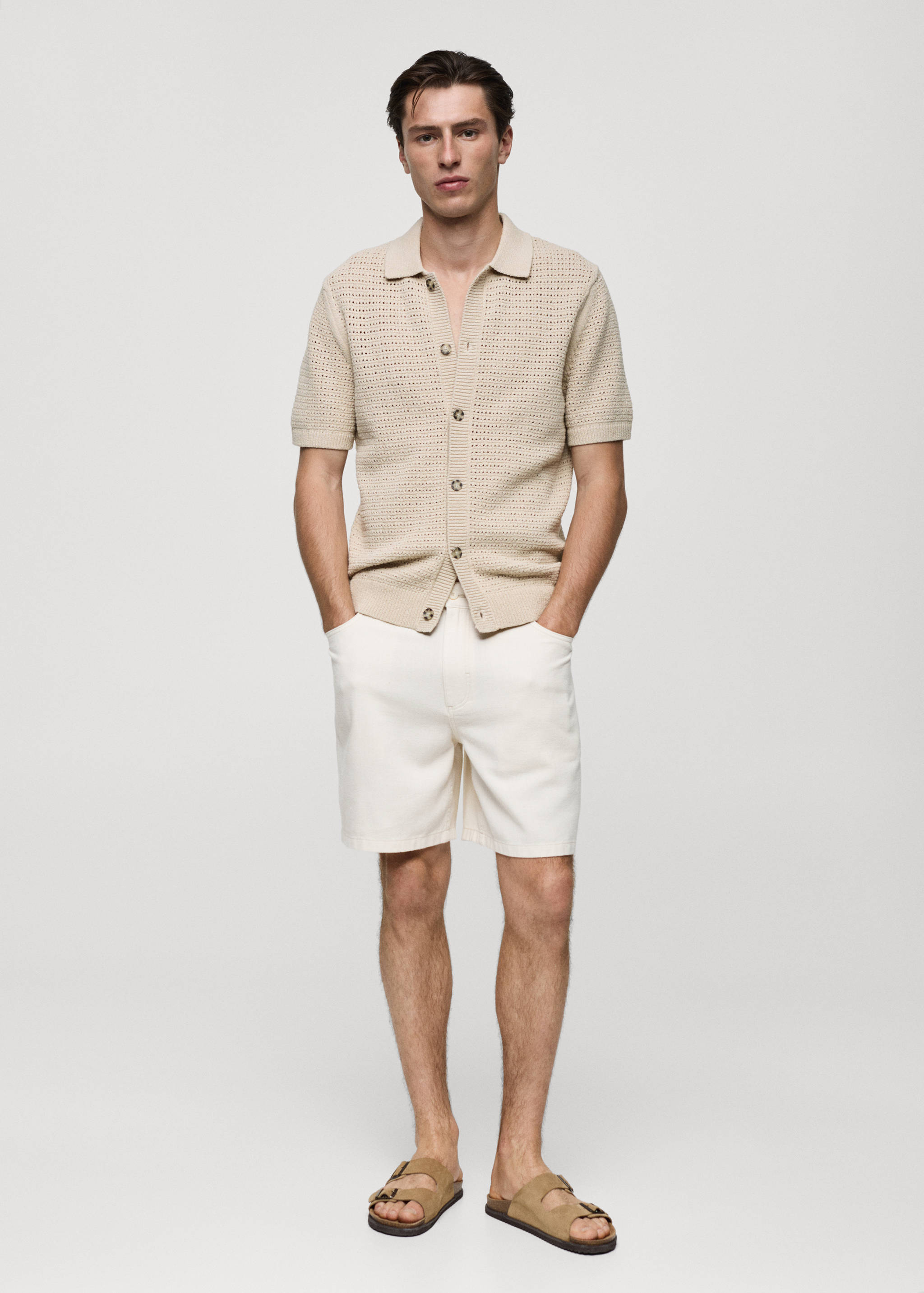 Hålstickad tröja med tenniskrage och knappar - Allmän bild