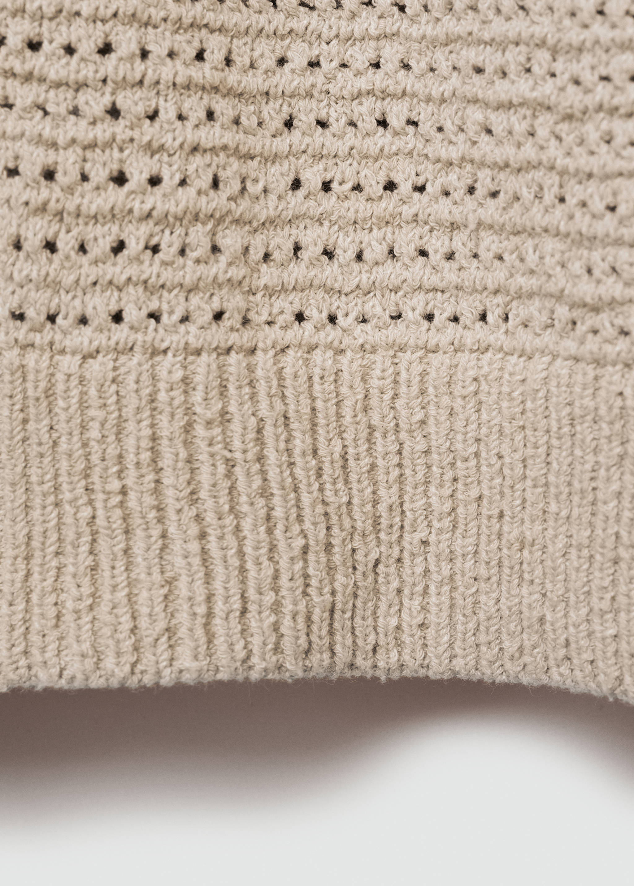 Hålstickad tröja med tenniskrage och knappar - Detaljer om artikeln 0