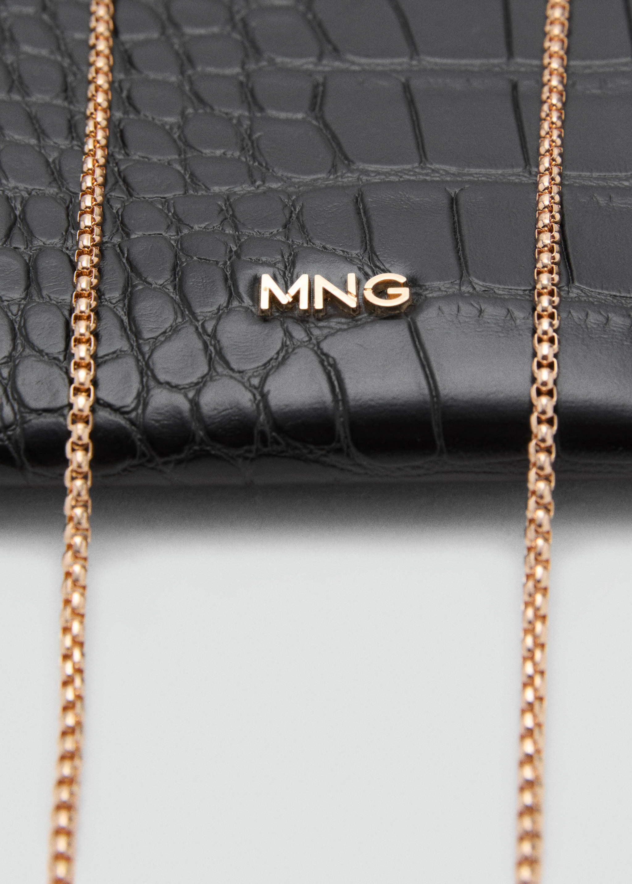 Crocodile-effect cell phone case - Details of the article 1