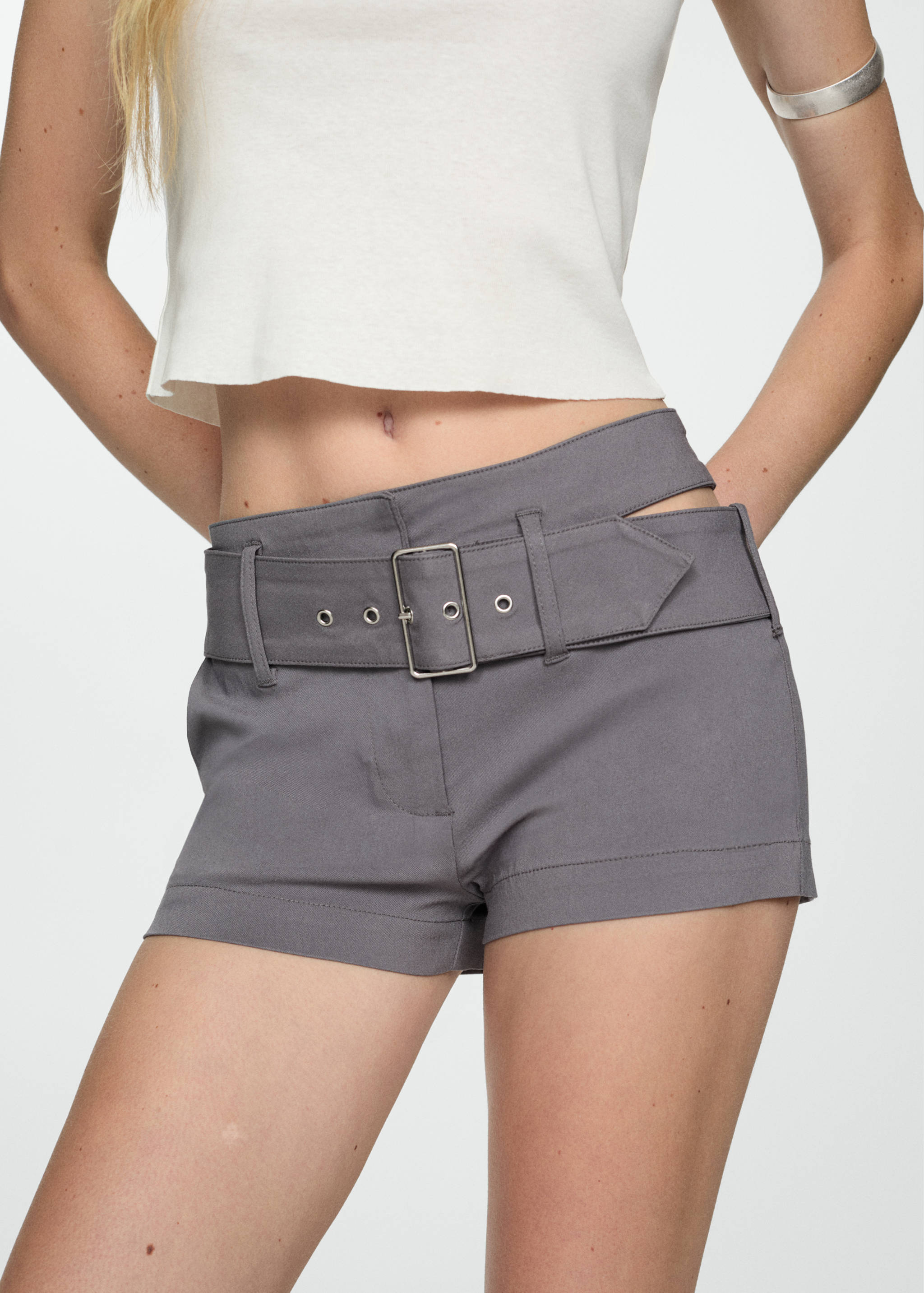 Asymmetrical shorts with belt - Details of the article 6