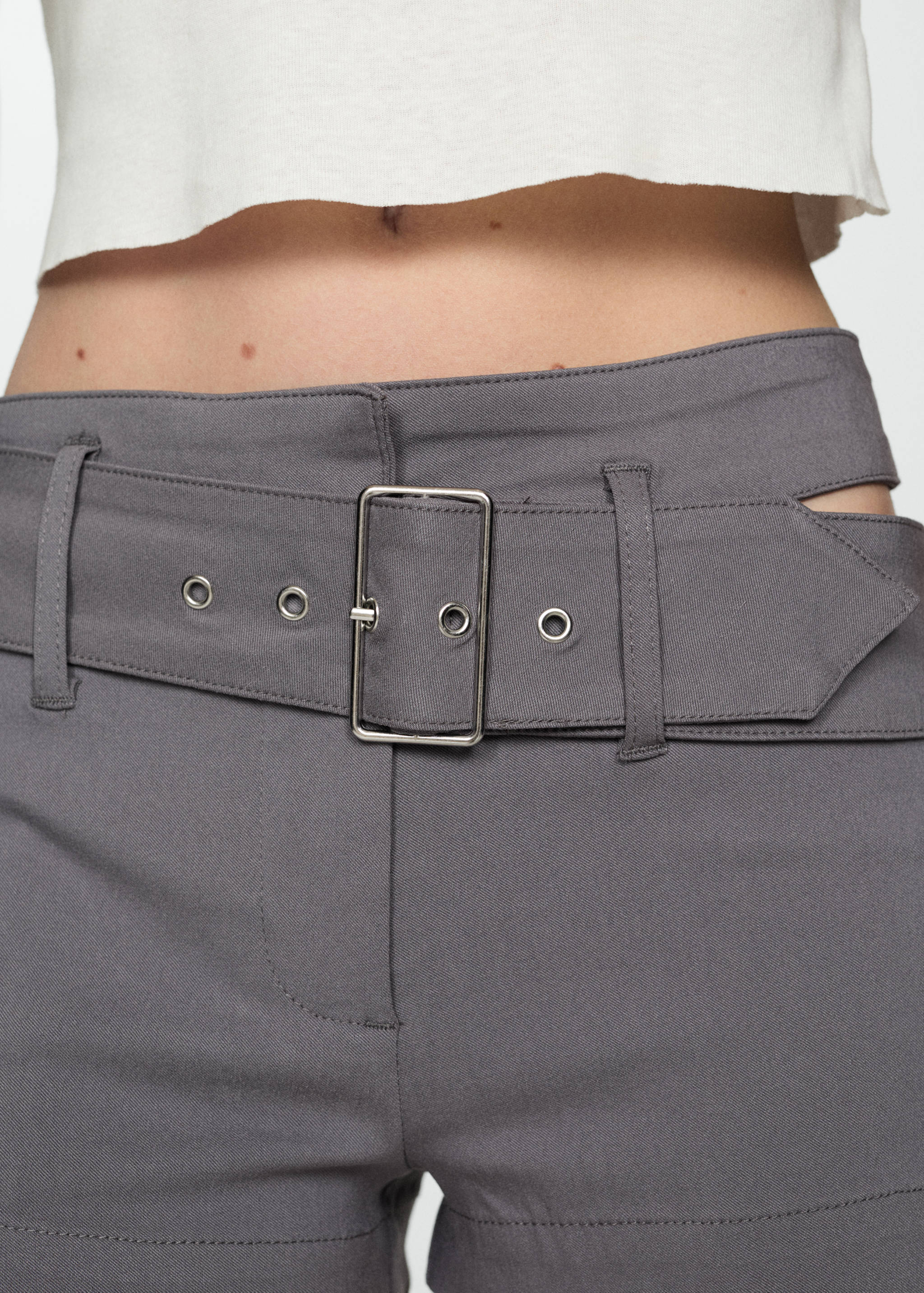 Asymmetrical shorts with belt - Details of the article 2