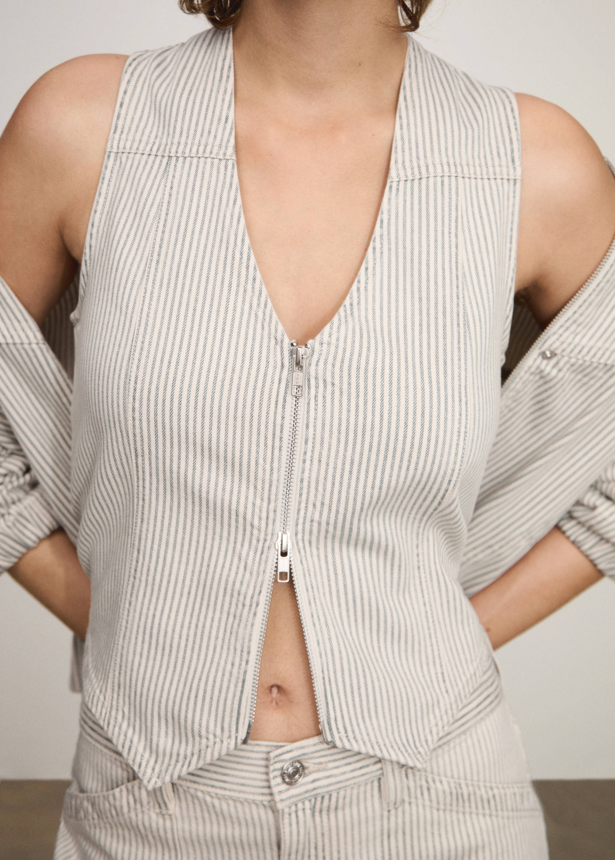 Striped vest with zip - Details of the article 6