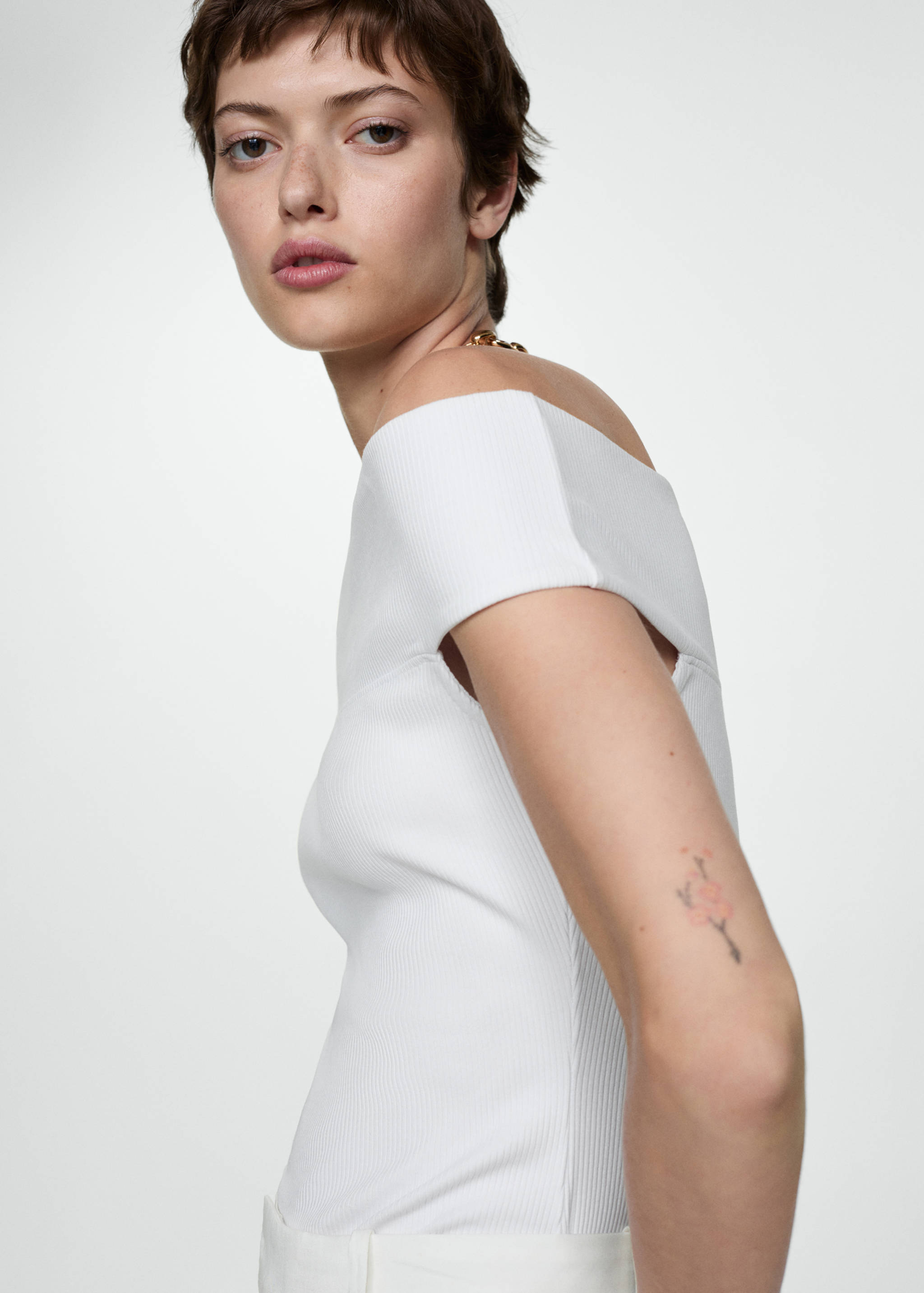 Off-shoulder top - Medium plane