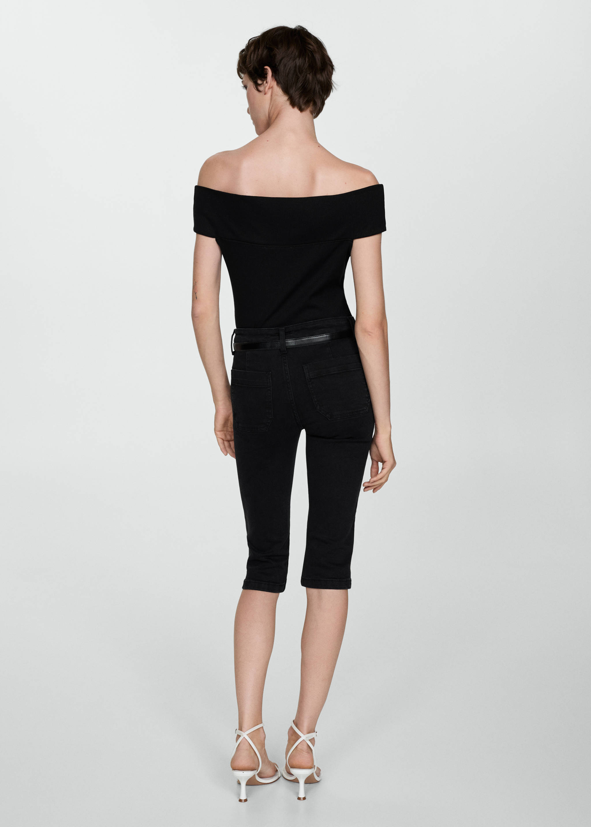 Off-shoulder top - Reverse of the article