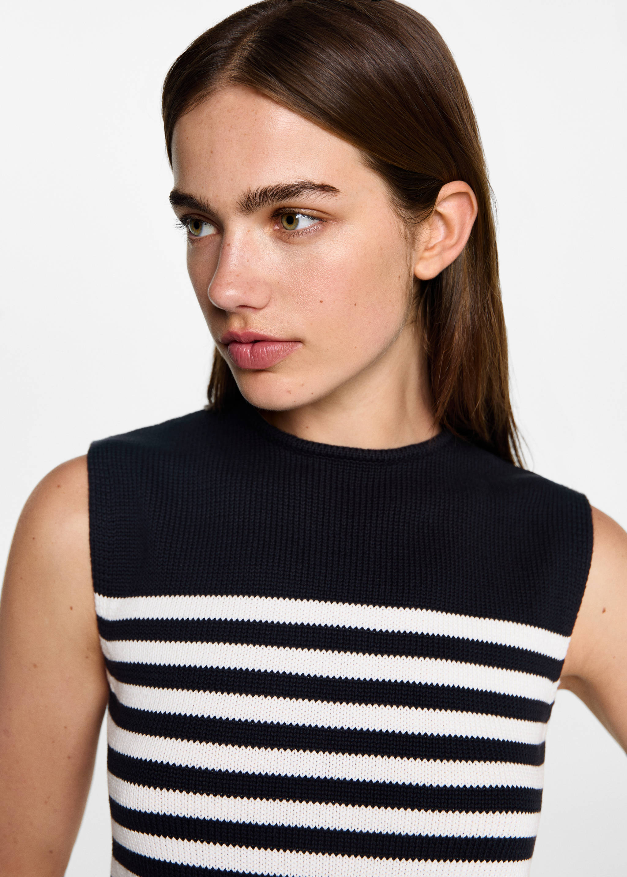 Striped knitted gilet - Details of the article 1