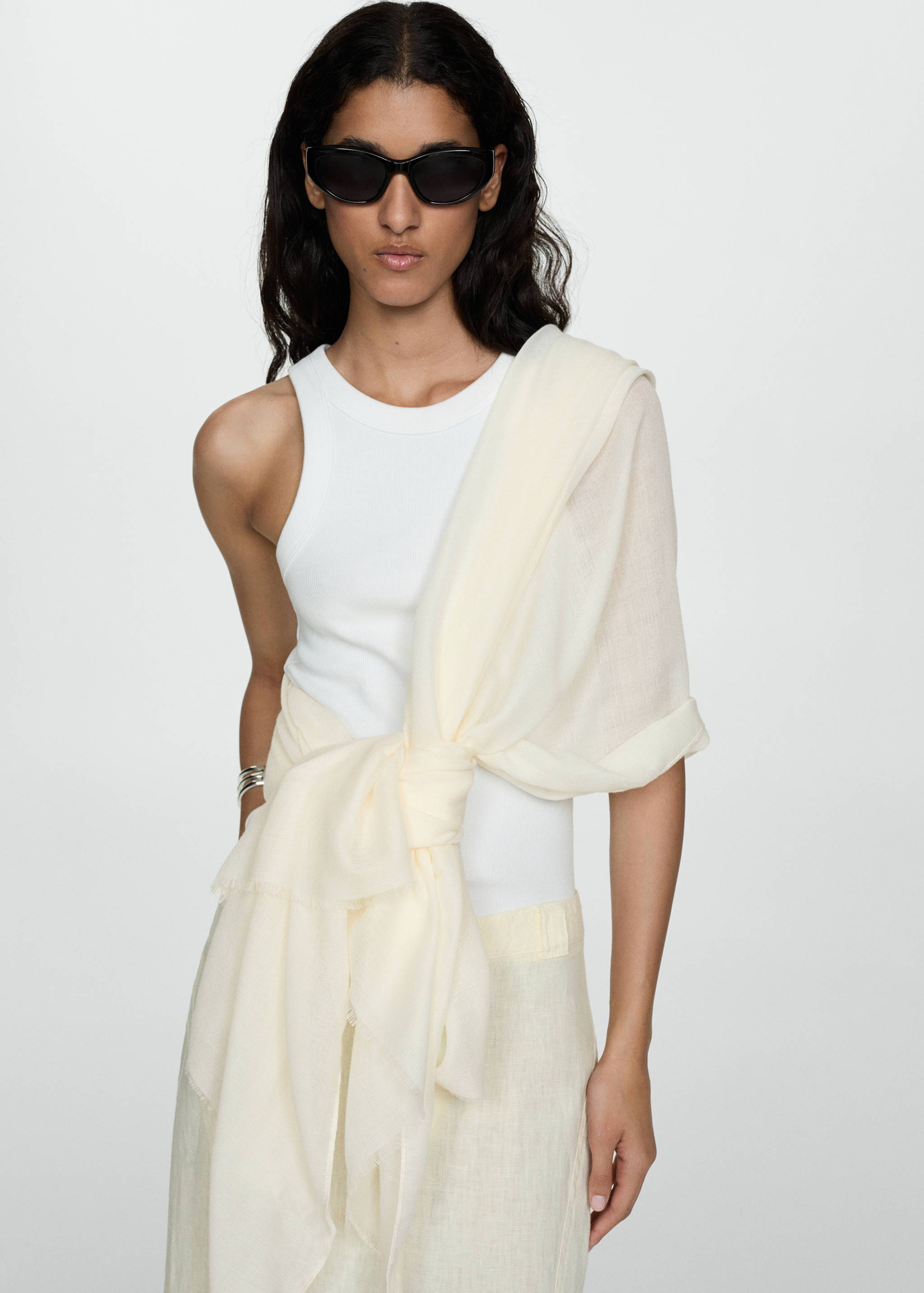 Flowy scarf - Details of the article 9