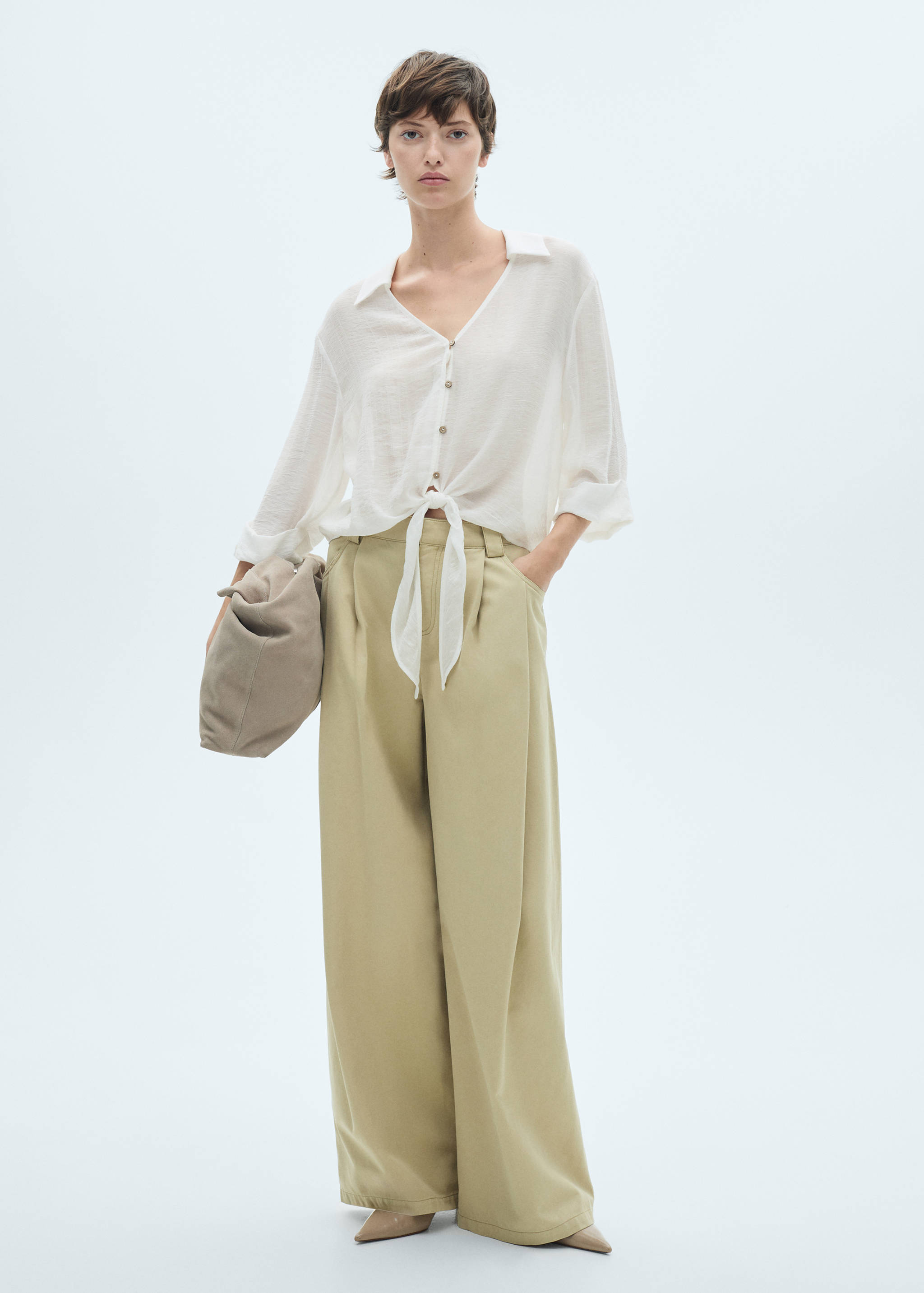 Bluse mit Trompetenärmeln und Schleife - Allgemeine Ansicht