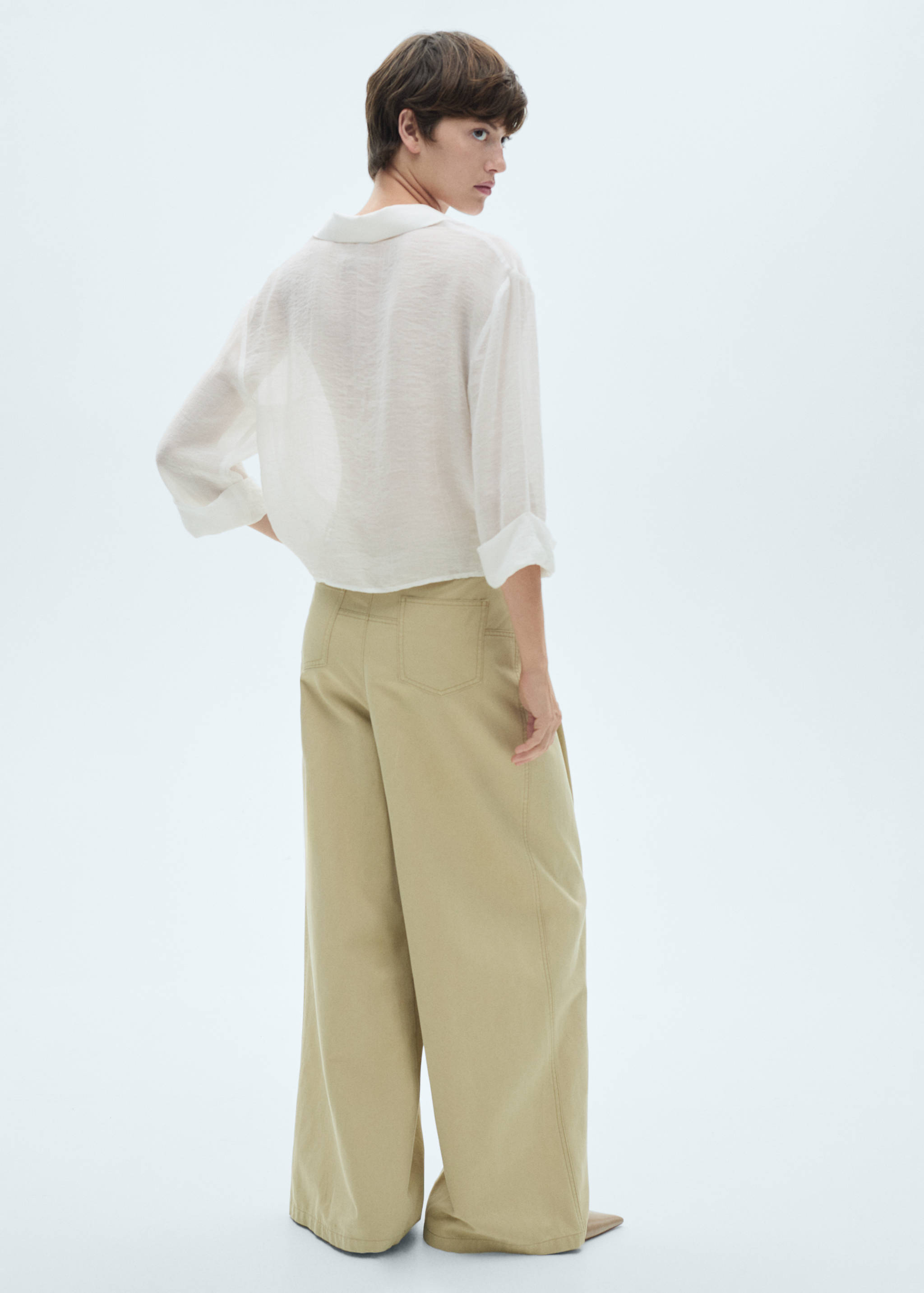 Bluse mit Trompetenärmeln und Schleife - Rückseite des Artikels