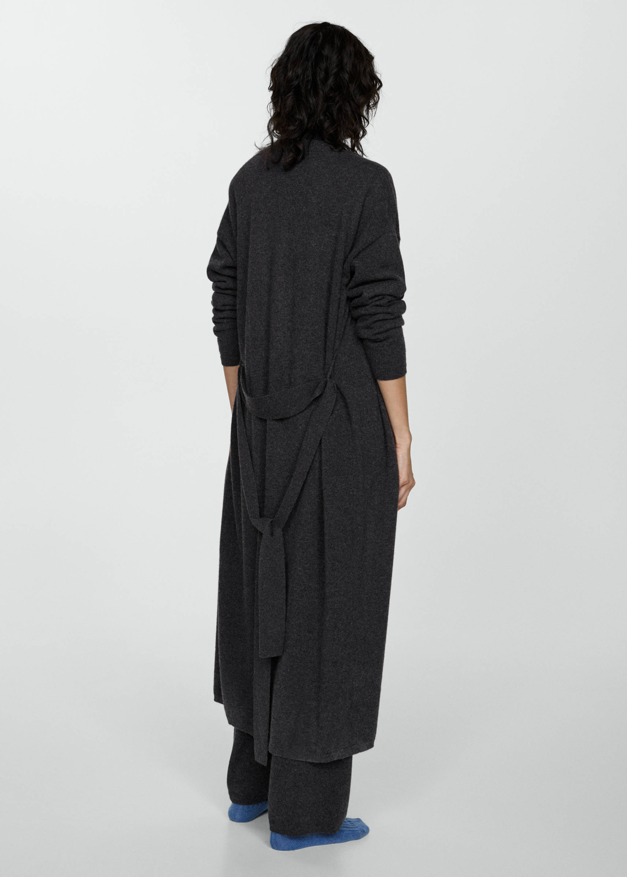 100% cashmere cardigan - Reverse of the article