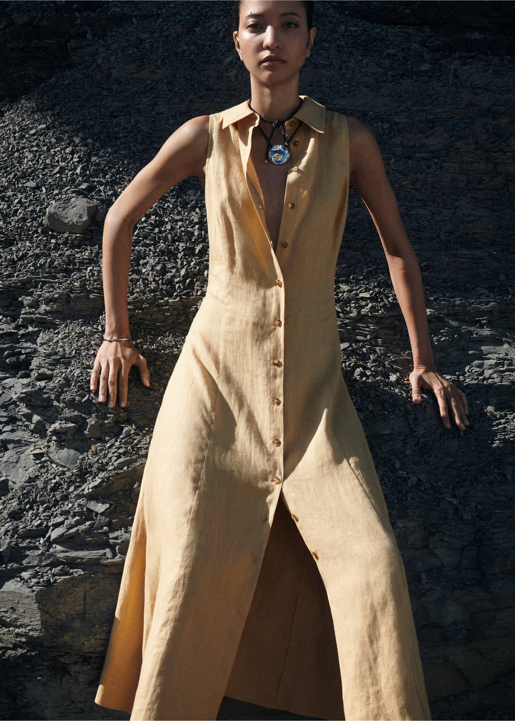 Robe chemisier lin - Détail de l'article 6, Ocre. Ref: 77083274-00.