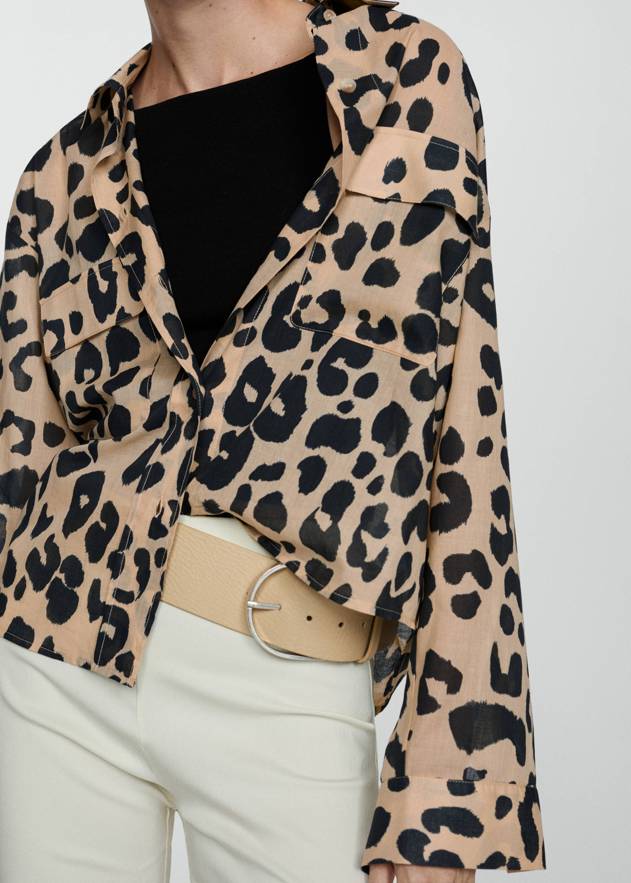 Camisa estampado animal print - Plano medio