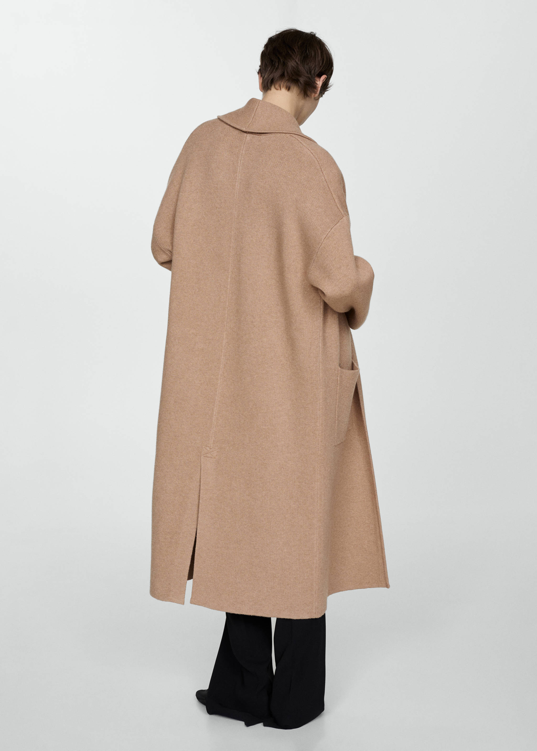 Oversized knitted coat with pockets - Reverse of the article