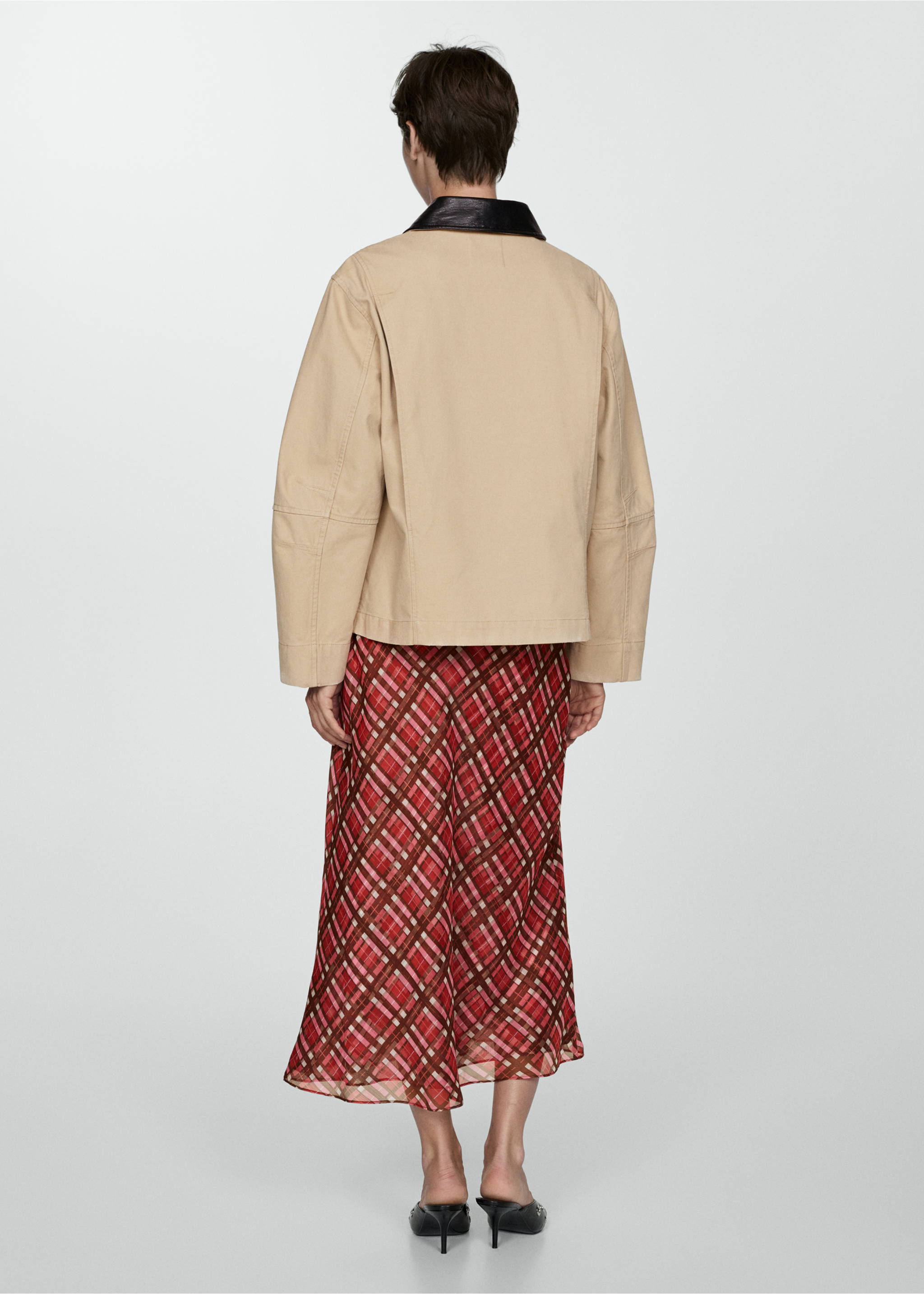 Parka with contrasting collar - Reverse of the article, Ecru. Ref: 77084013-00.