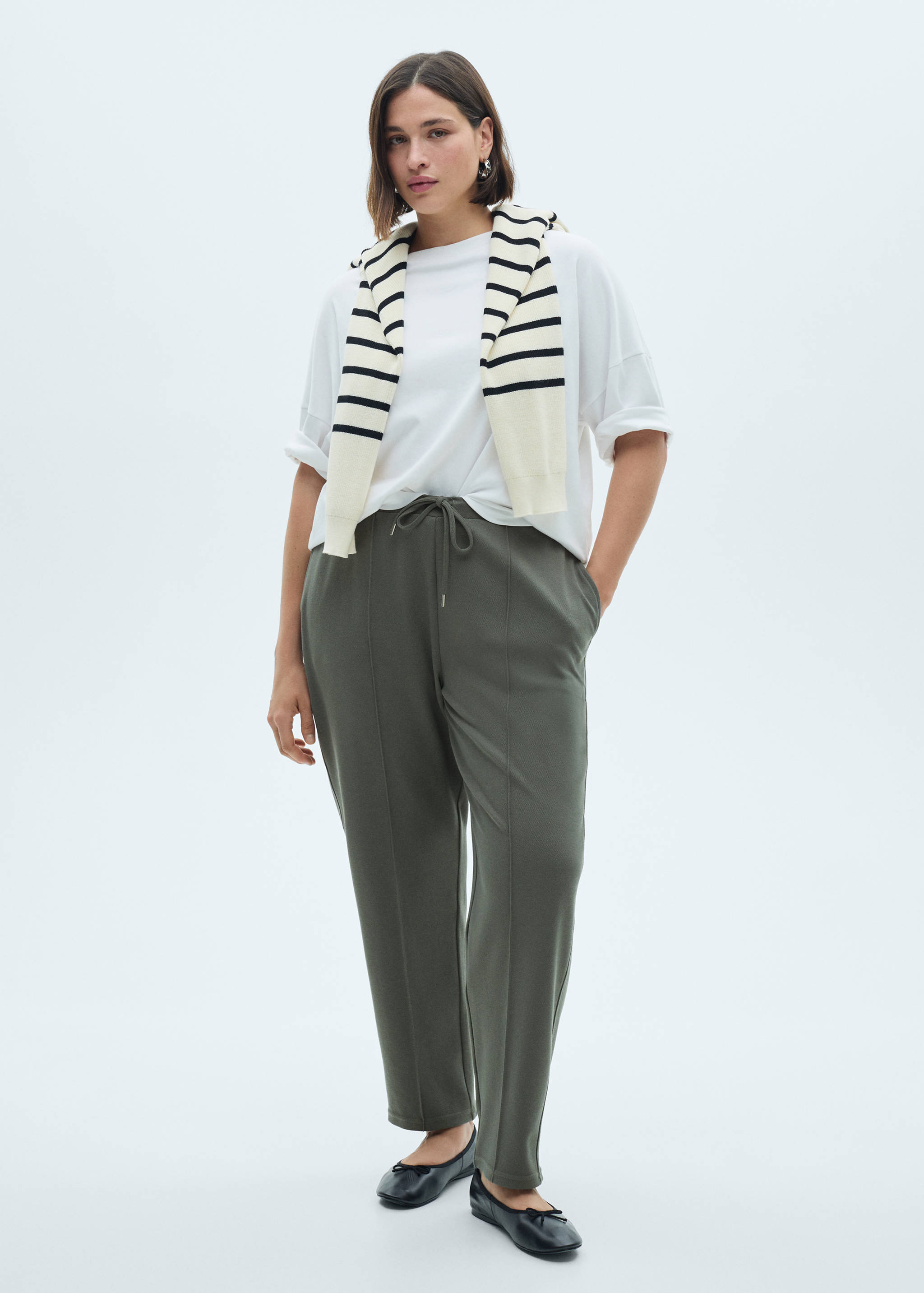 Jogger trousers with seam detail - Details of the article 3