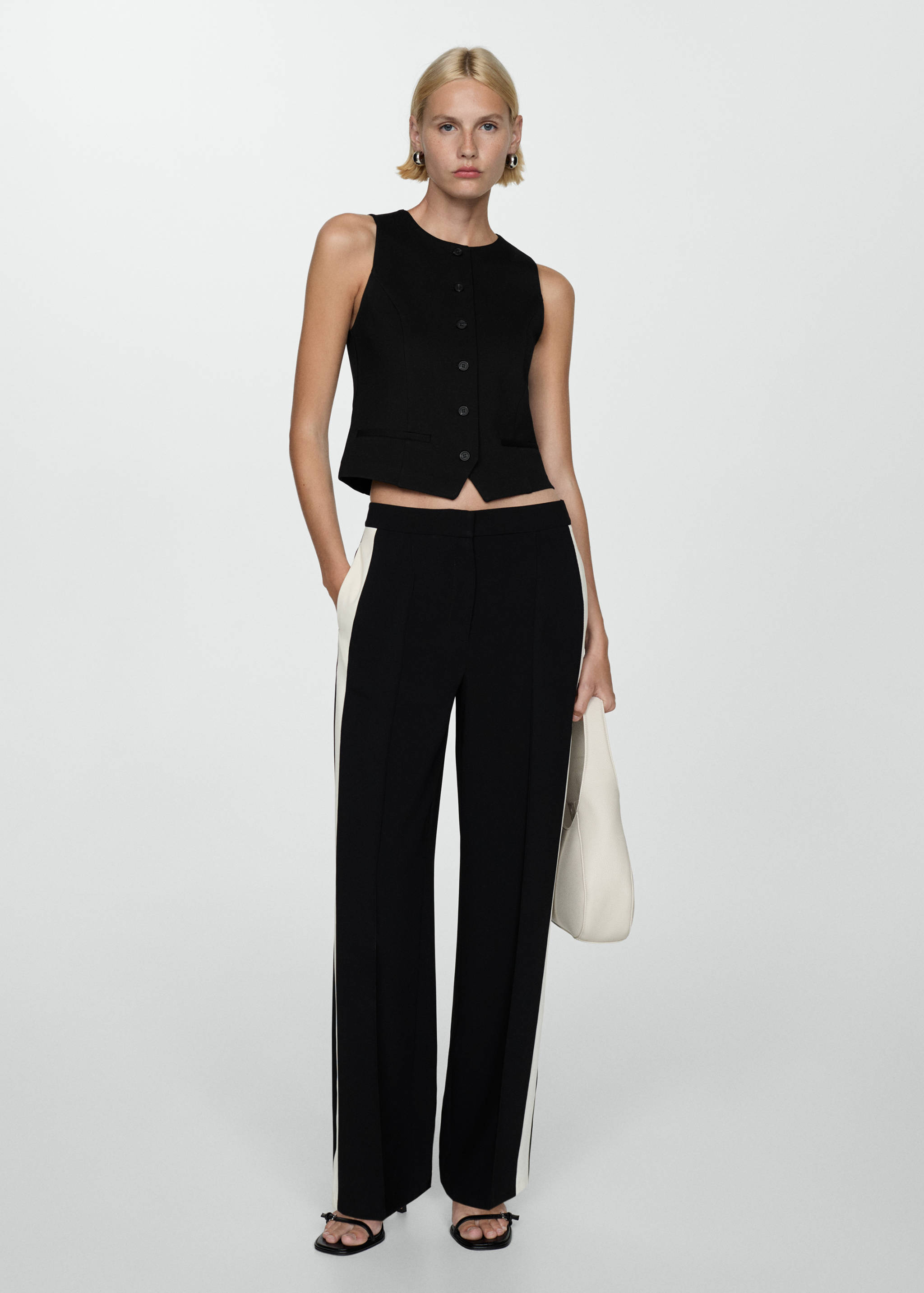 Roma knitted gilet - General plane