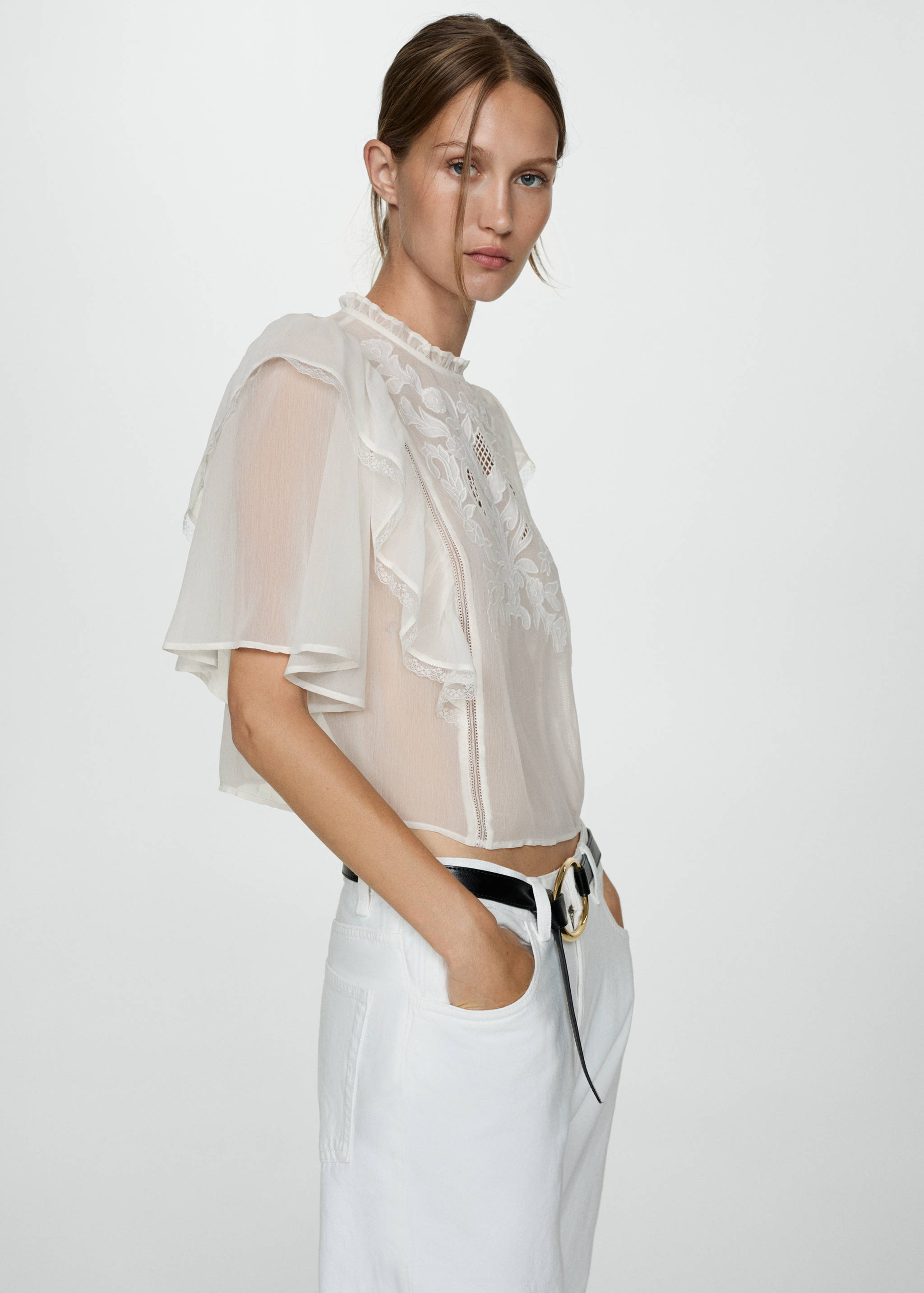 Fluid blouse with embroidered details - Medium plane