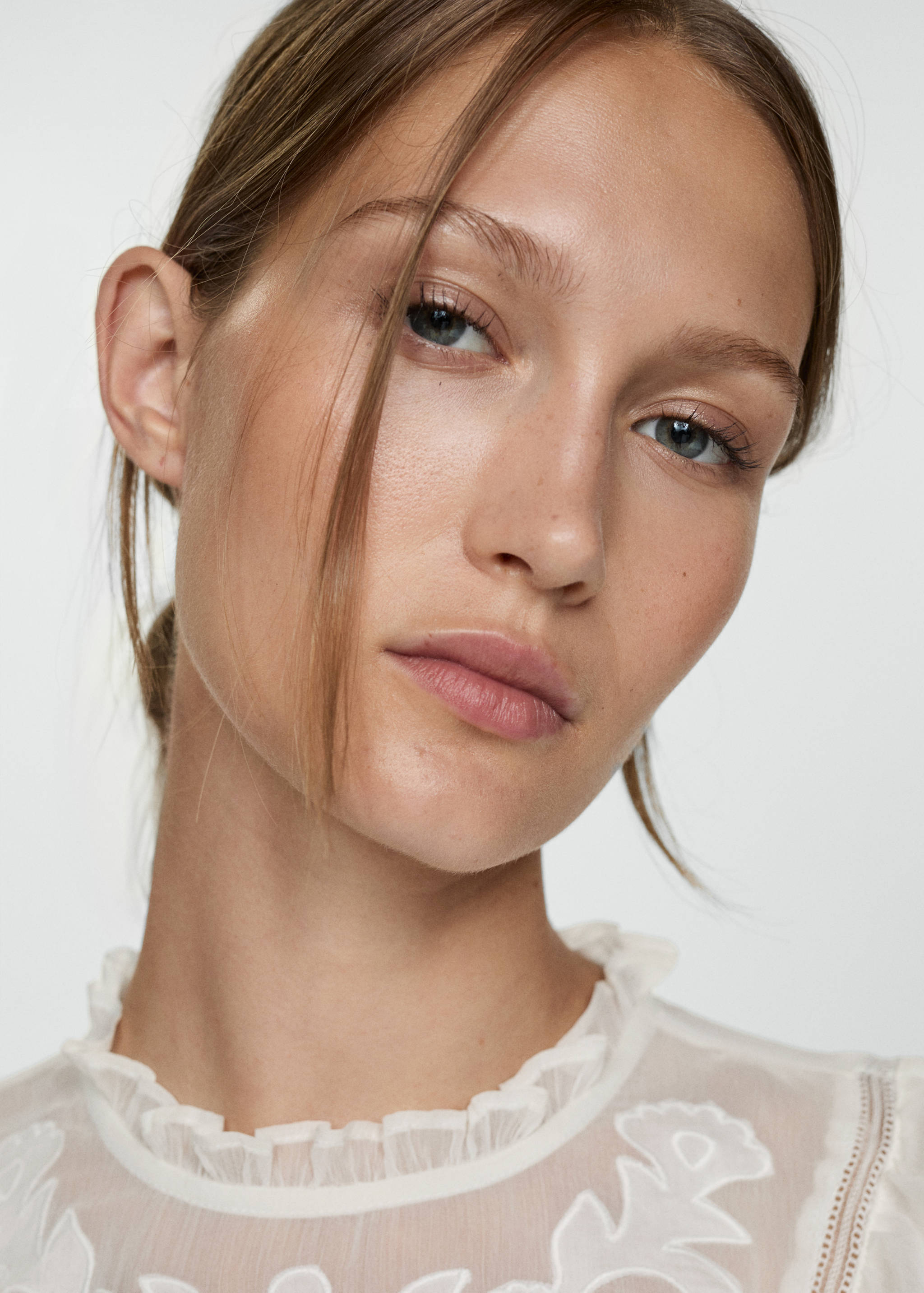 Fluid blouse with embroidered details - Details of the article 1