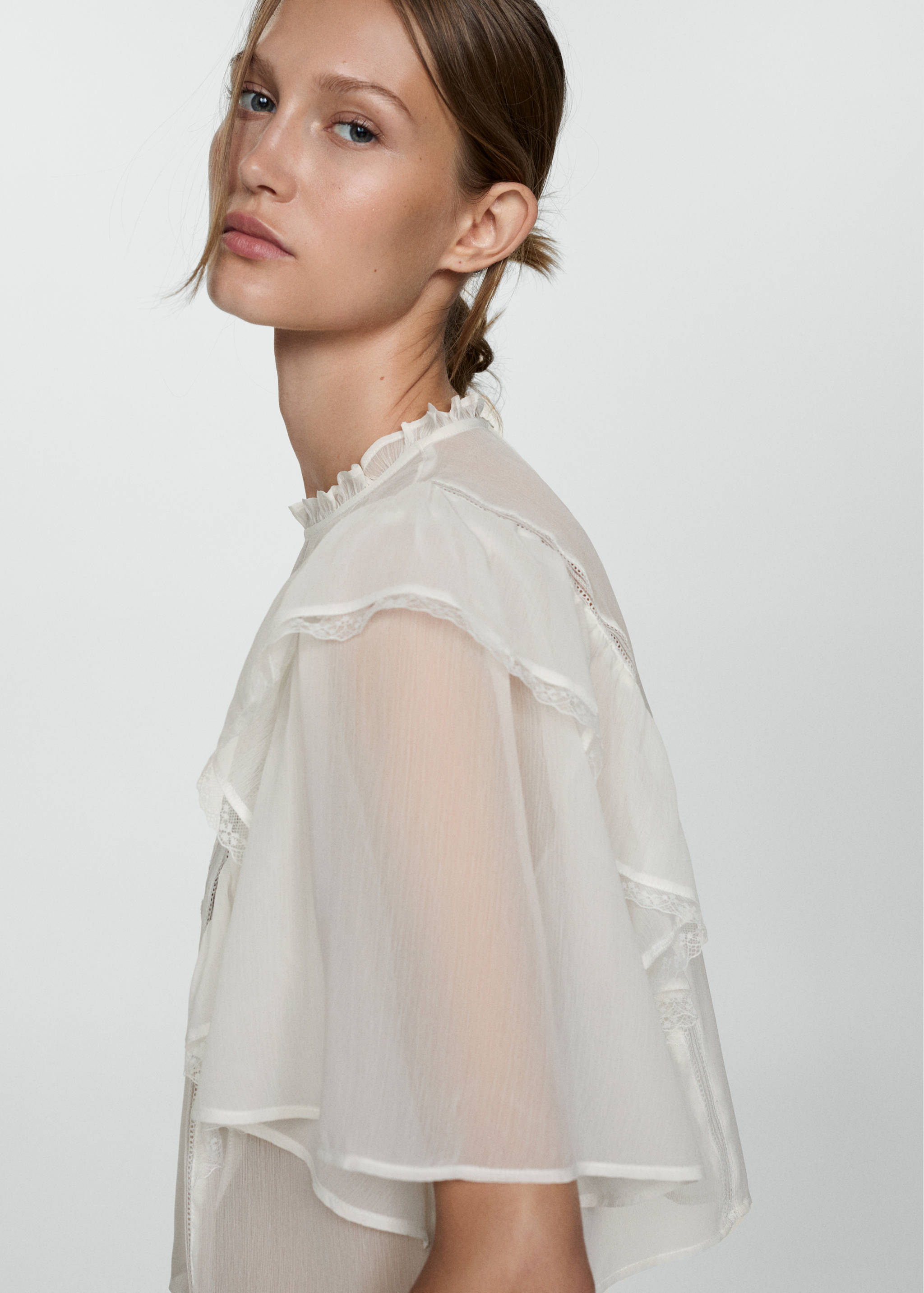Fluid blouse with embroidered details - Details of the article 2