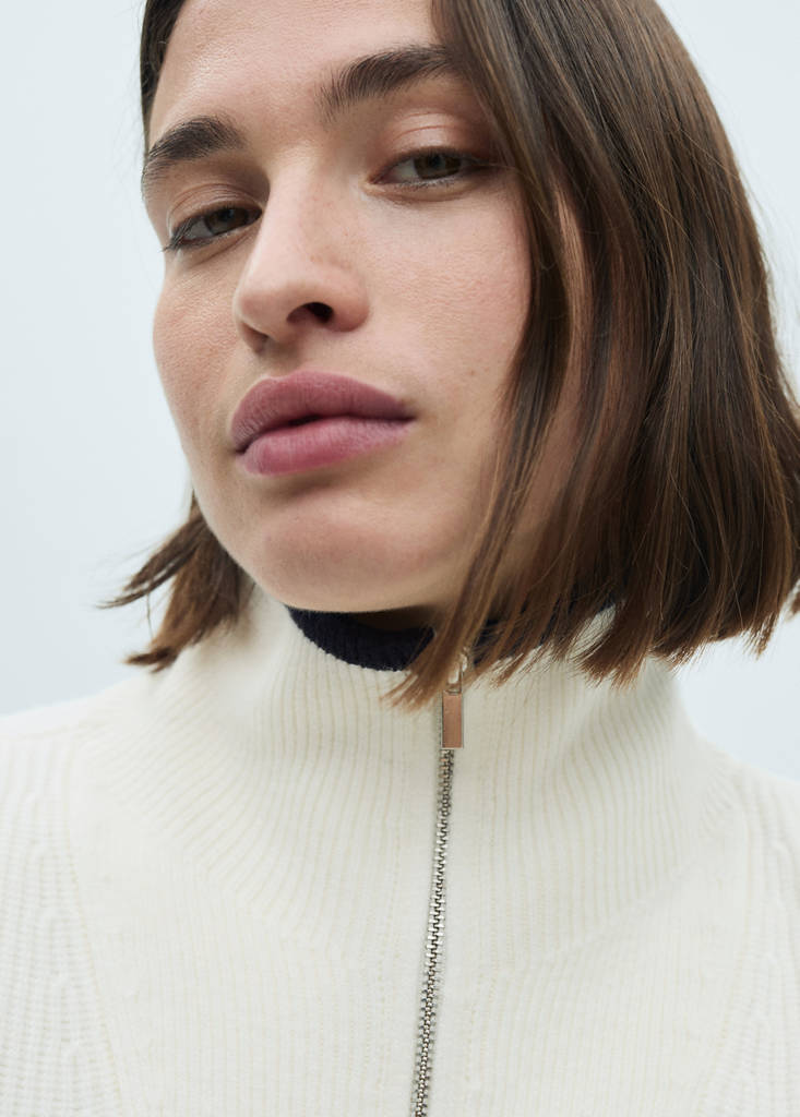 Knitted gilet with zip — Ecru