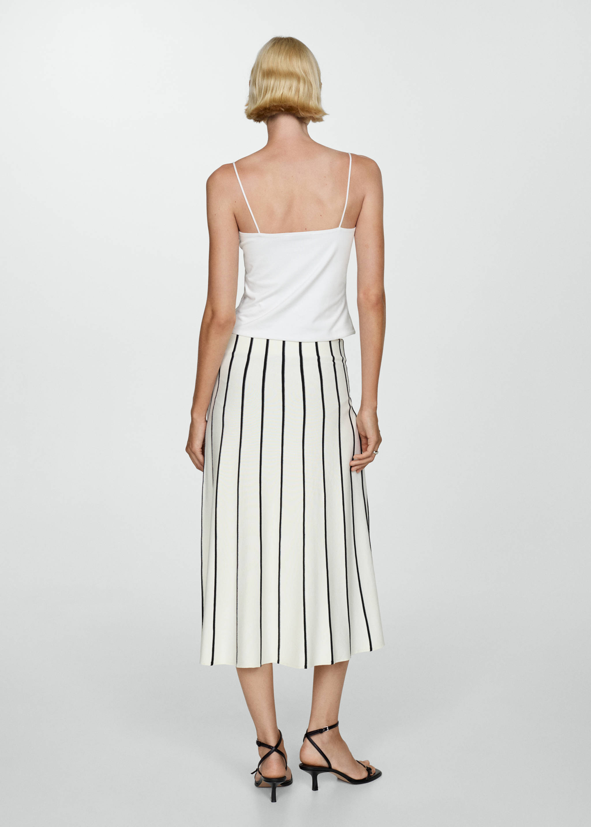 Топ на бретельках с прямым декольте - Обратная сторона изделия