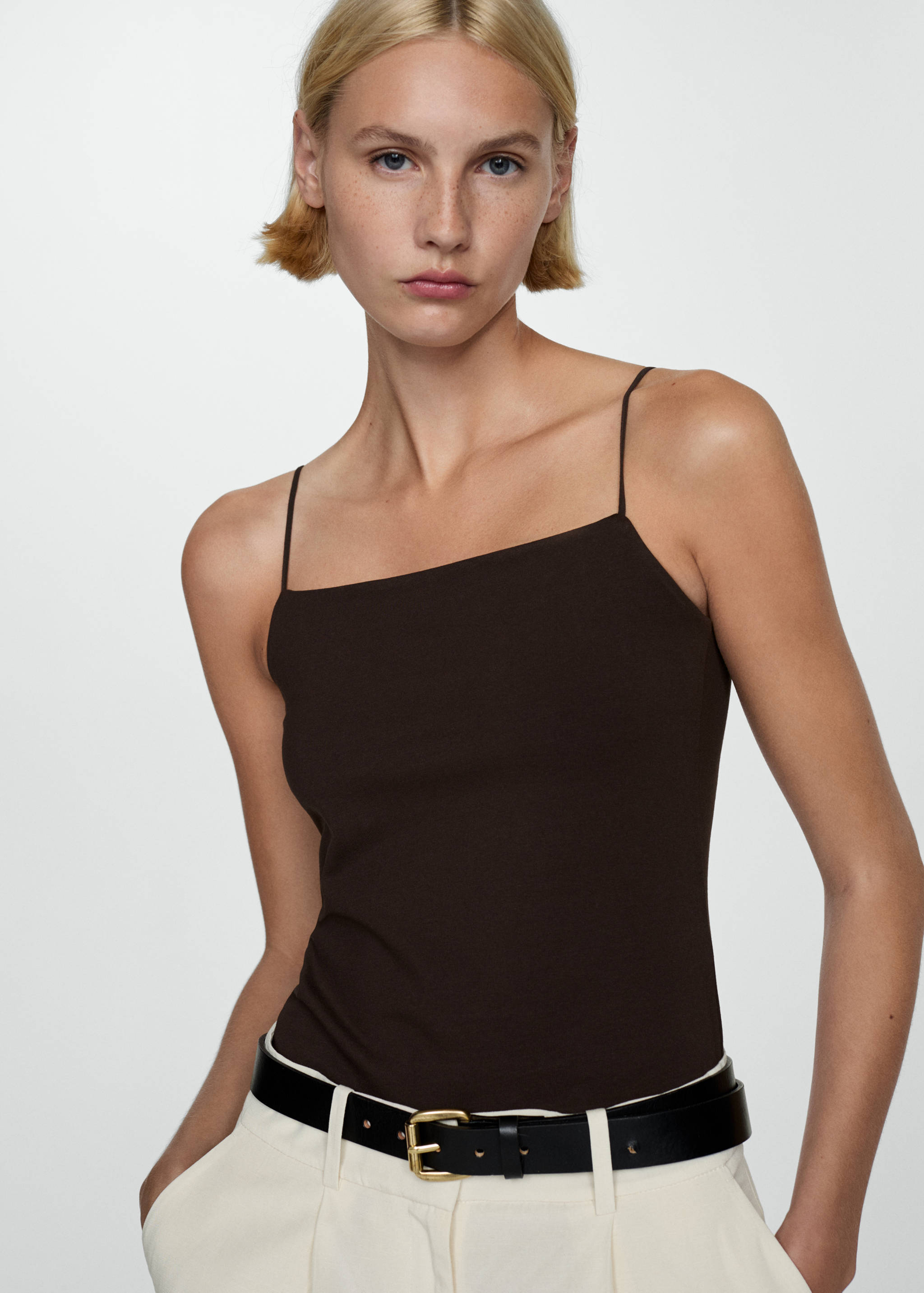 Top tirantes cuello recto - Plano medio