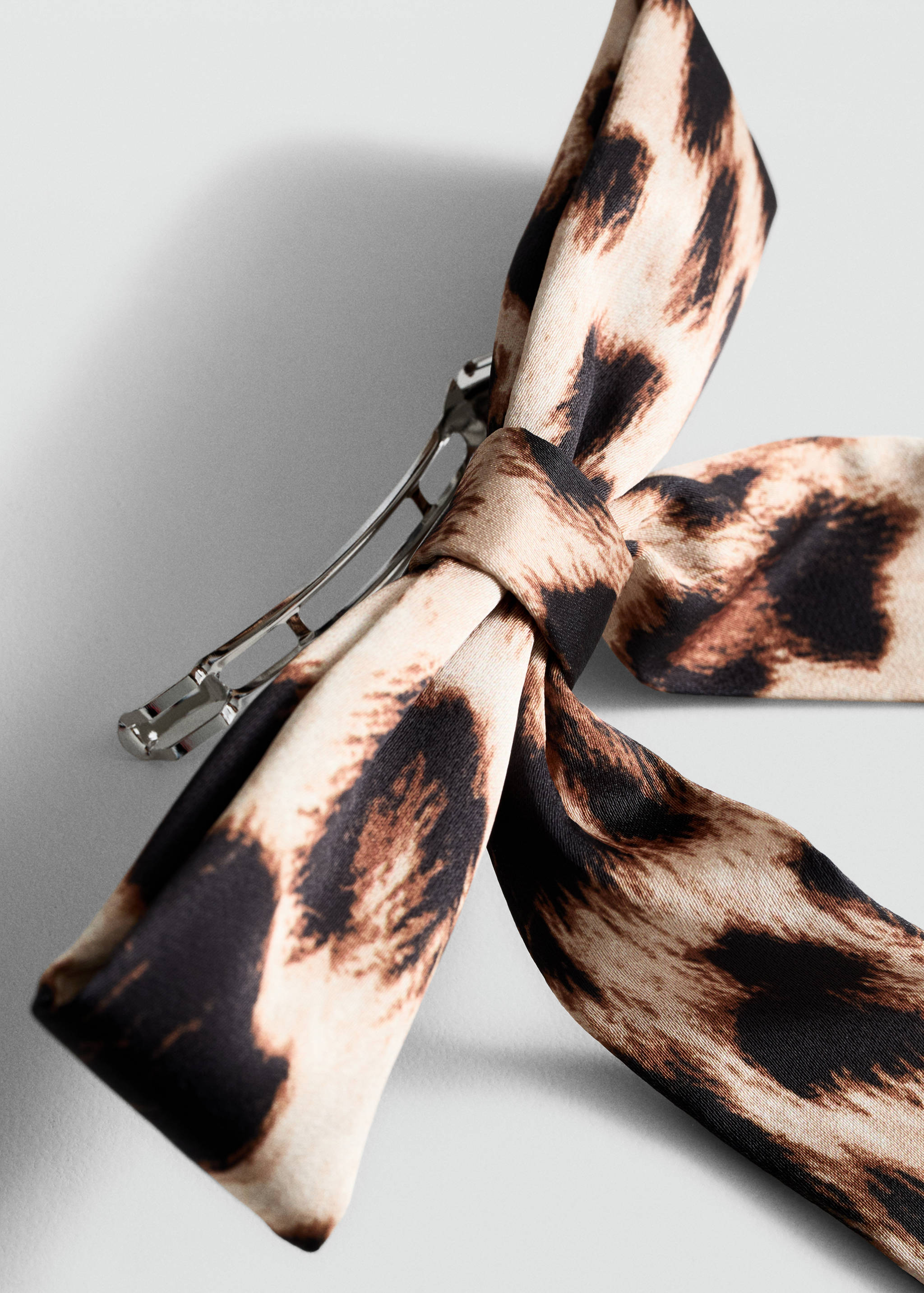 Jepitan rambut pita macan tutul - Tampilan Sedang