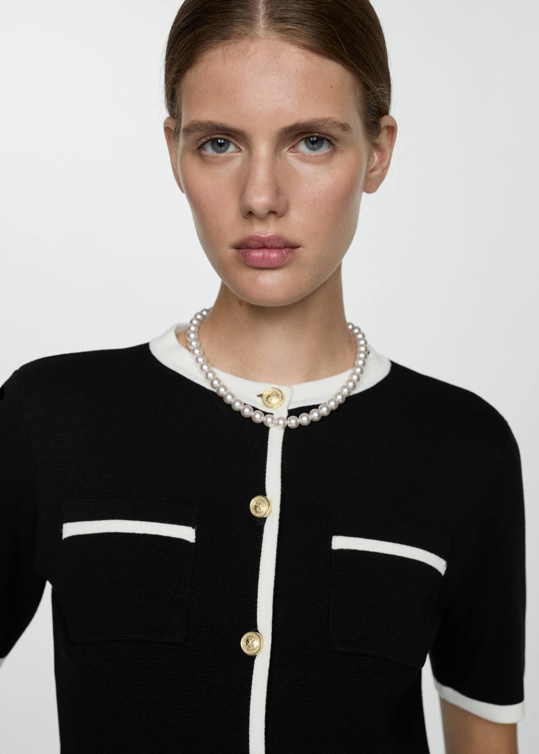 Short-sleeved cardigan with contrasting trims - Medium plane