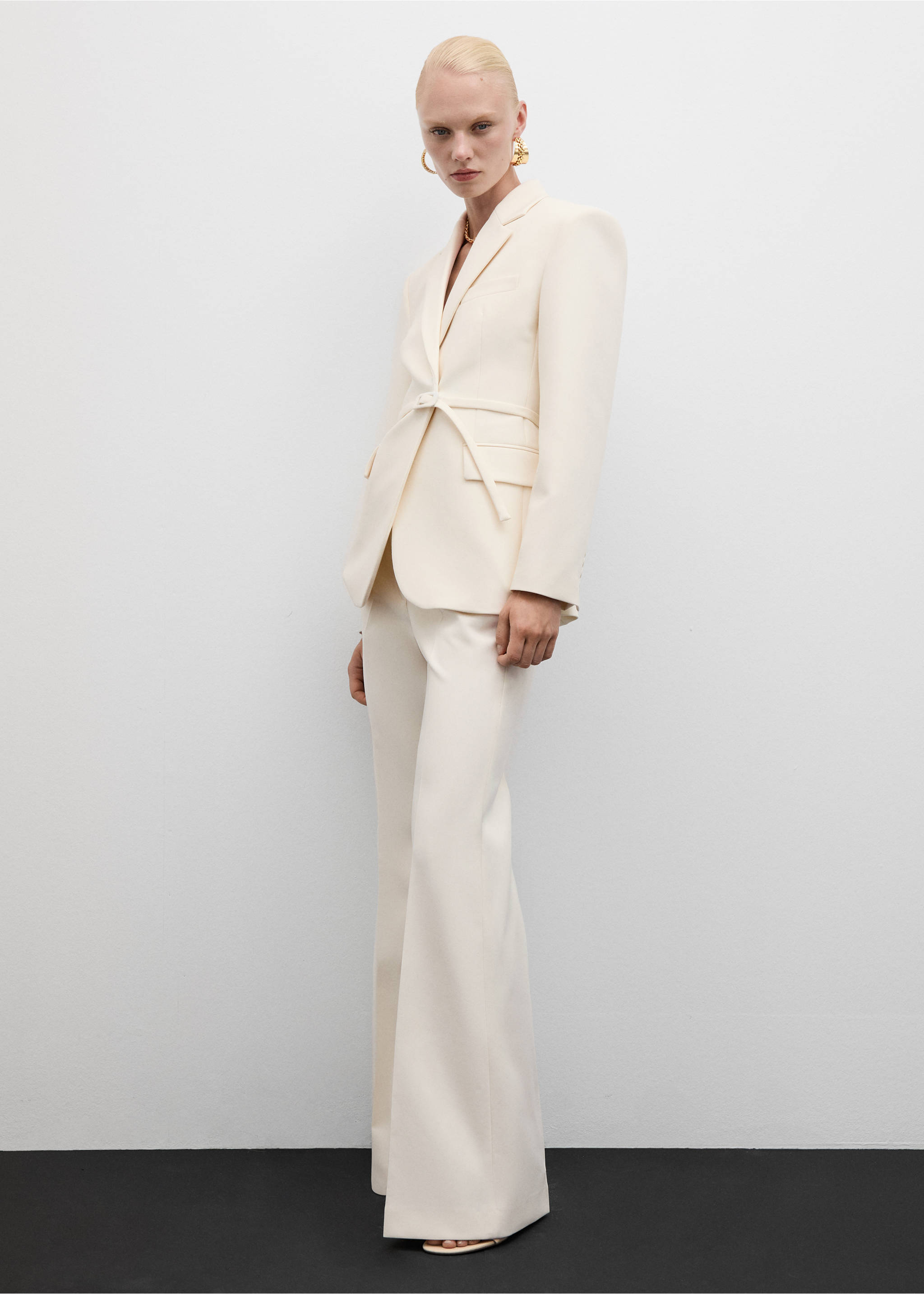 Suit jacket with belt - Общий план, Экрю. Ref: 77084071-00.