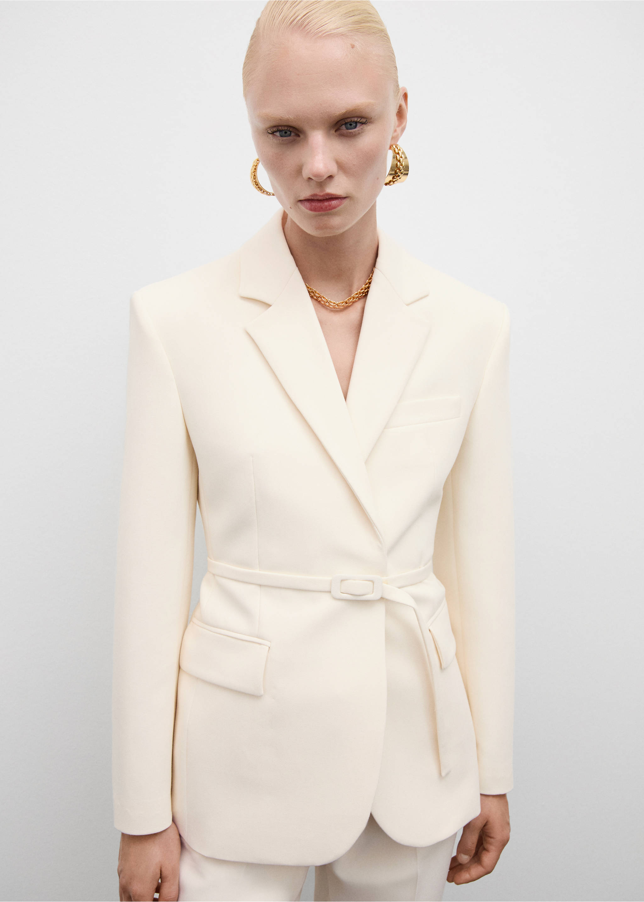 Suit jacket with belt - Средний план, Экрю. Ref: 77084071-00.