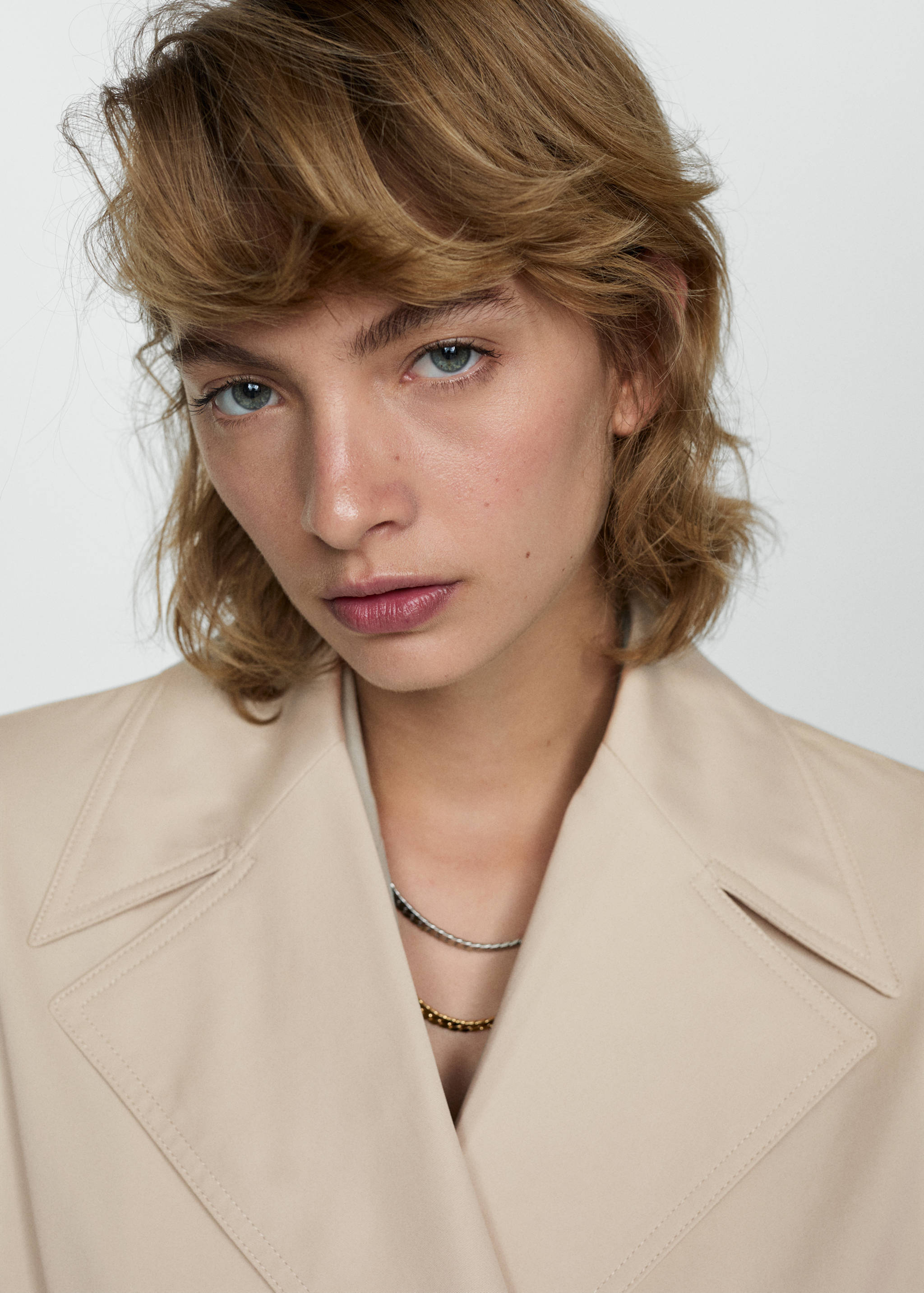 Long double-breasted trench coat - Details of the article 1