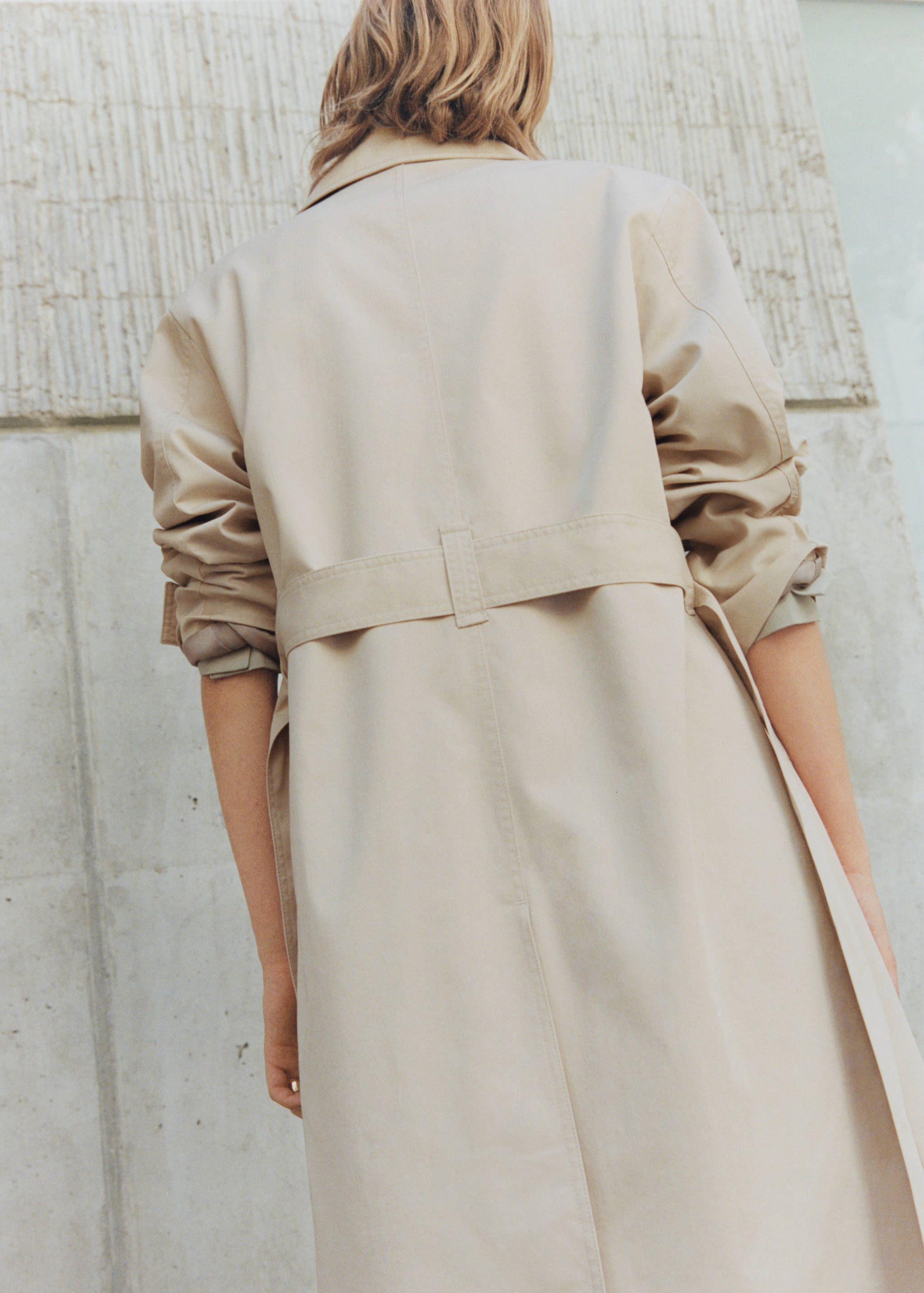 Long double-breasted trench coat - Details of the article 7