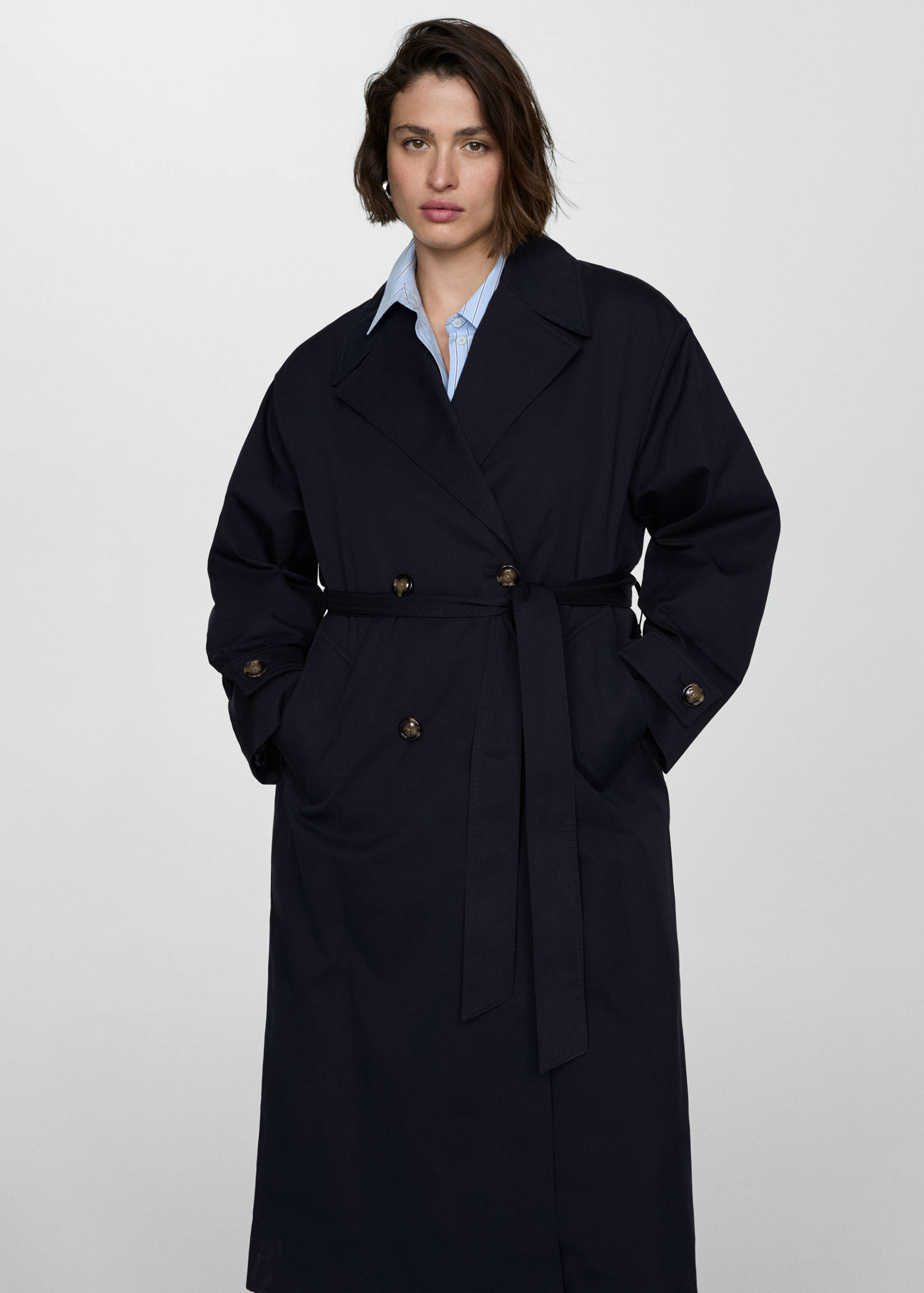 Long double-breasted trench coat - Details of the article 5