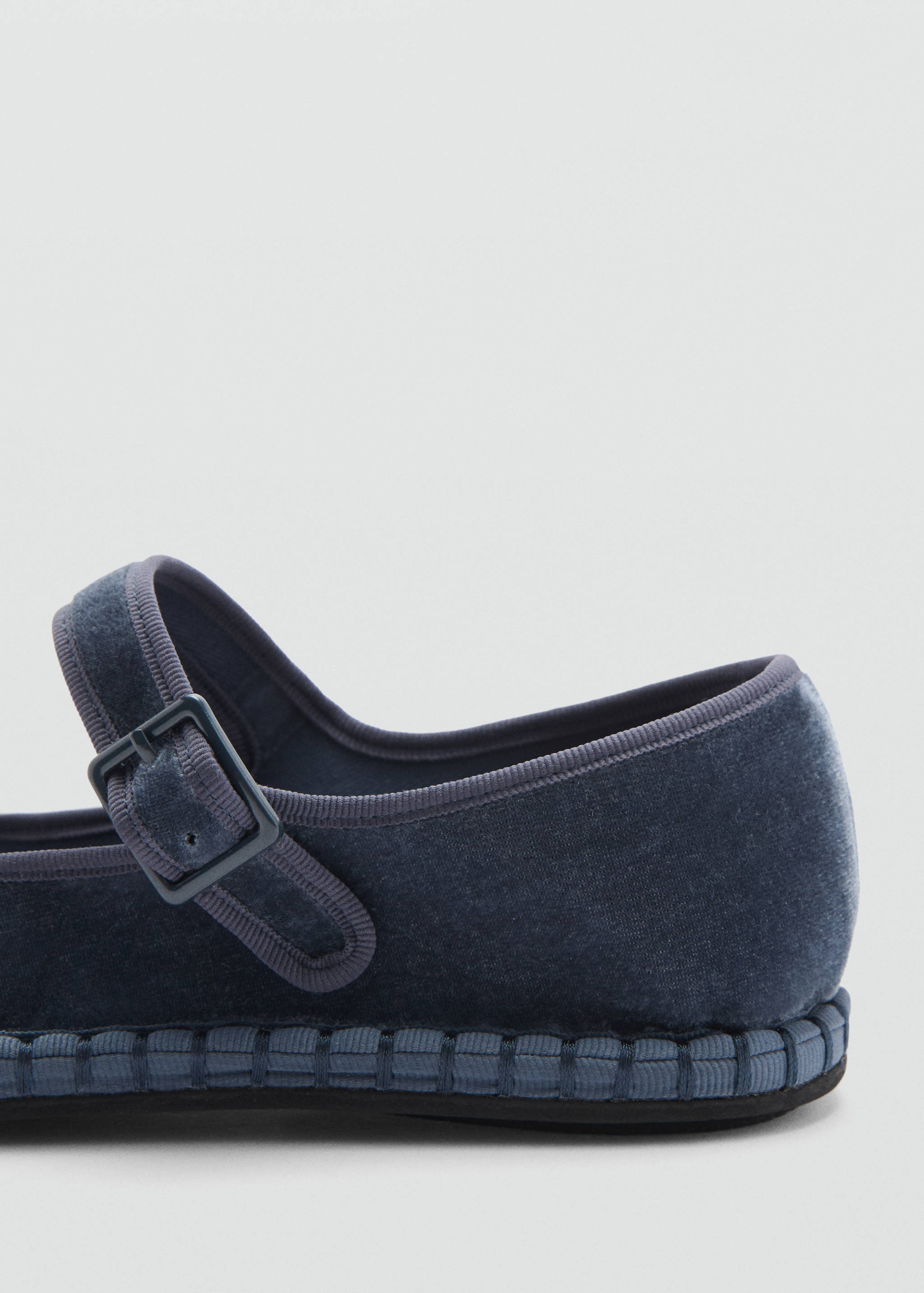 Velvet ballerinas - Details of the article 1