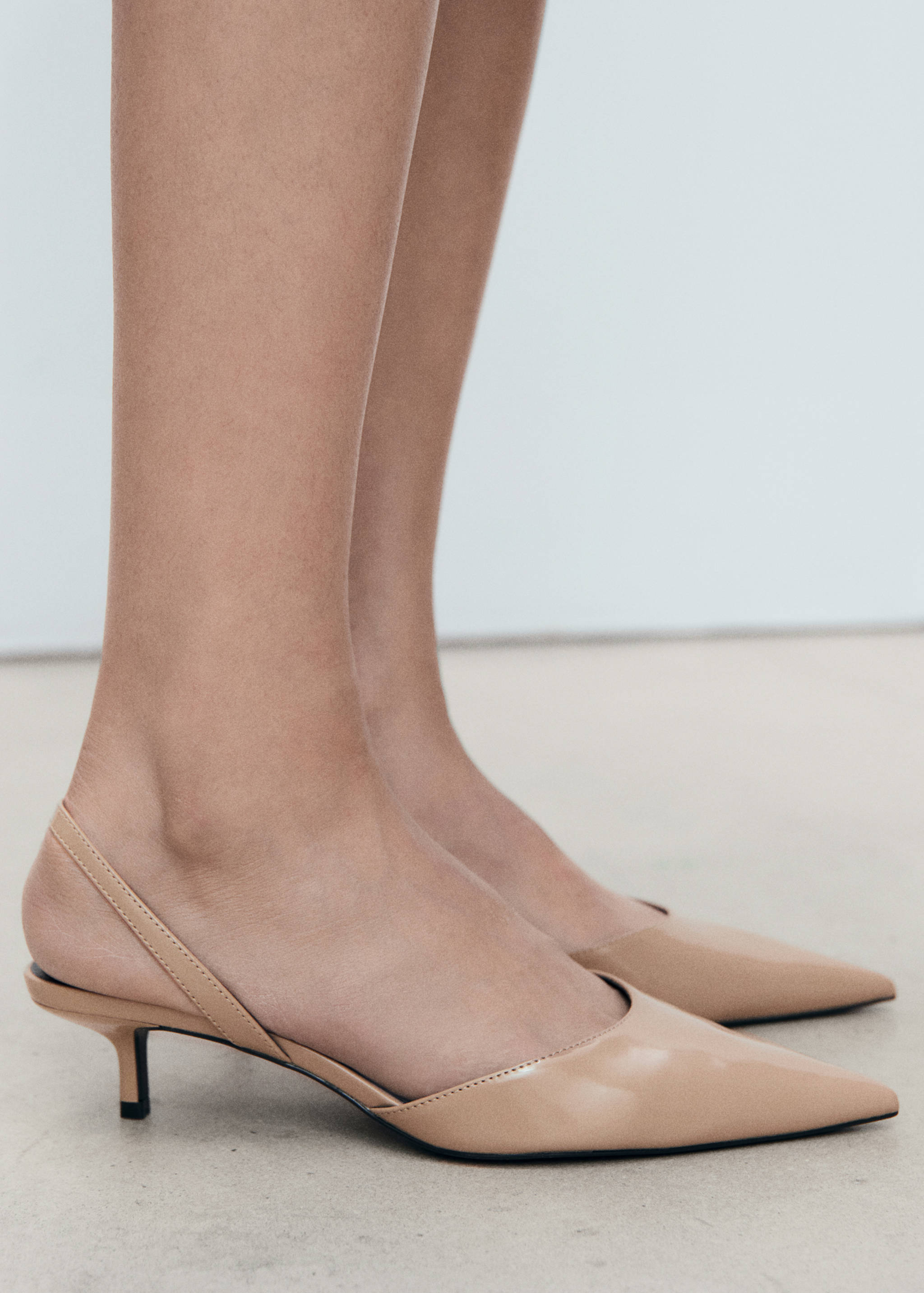 Kitten topuklu sivri ayakkabı - Genel plan