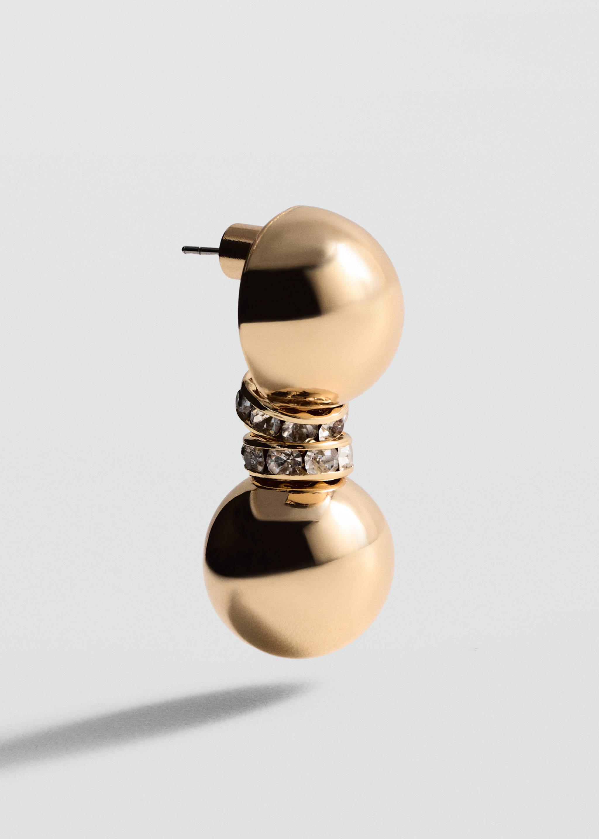 Комбинированные серьги с кристаллами - Средний план