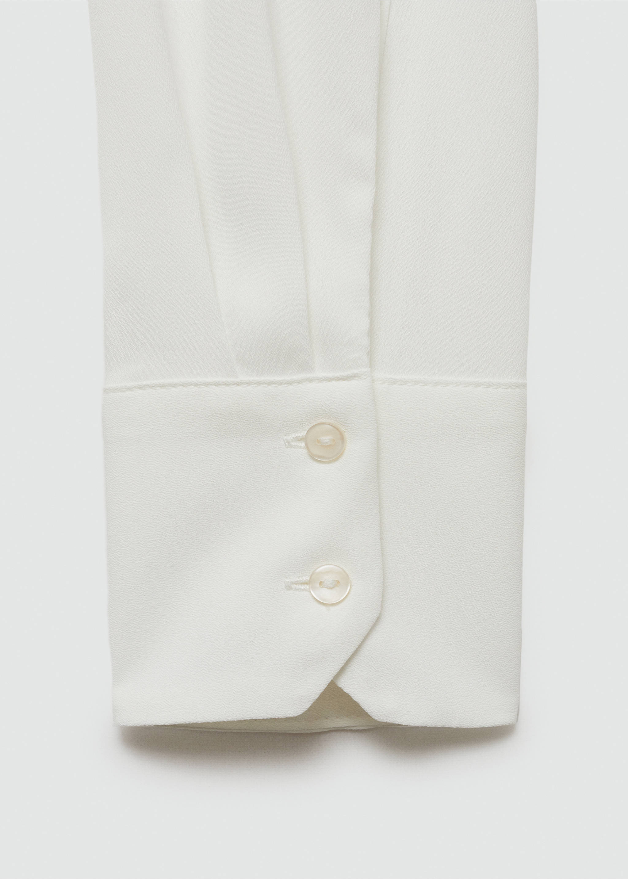 Camisa manga larga fluida - Detalle del artículo 8, Blanco roto. Ref: 77085628-00.