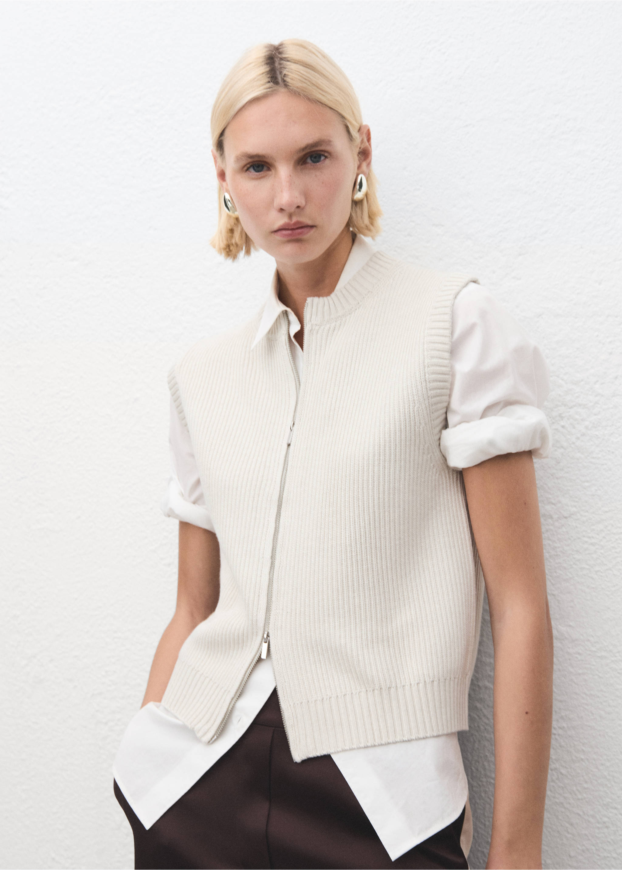 Knitted gilet with zip - Medium plane, Ice Grey. Ref: 77085640-00.