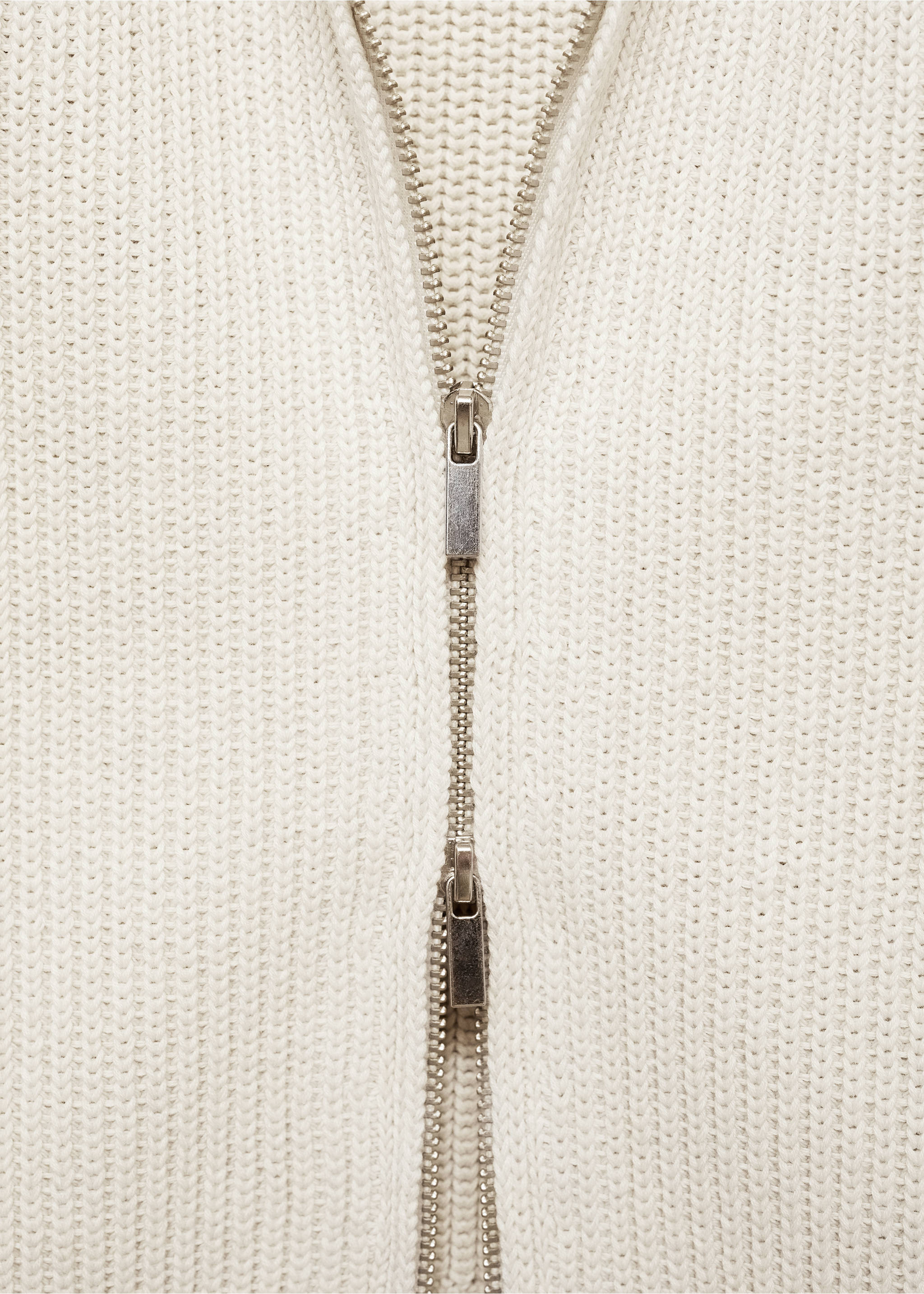 Knitted gilet with zip - Details of the article 8, Ice Grey. Ref: 77085640-00.