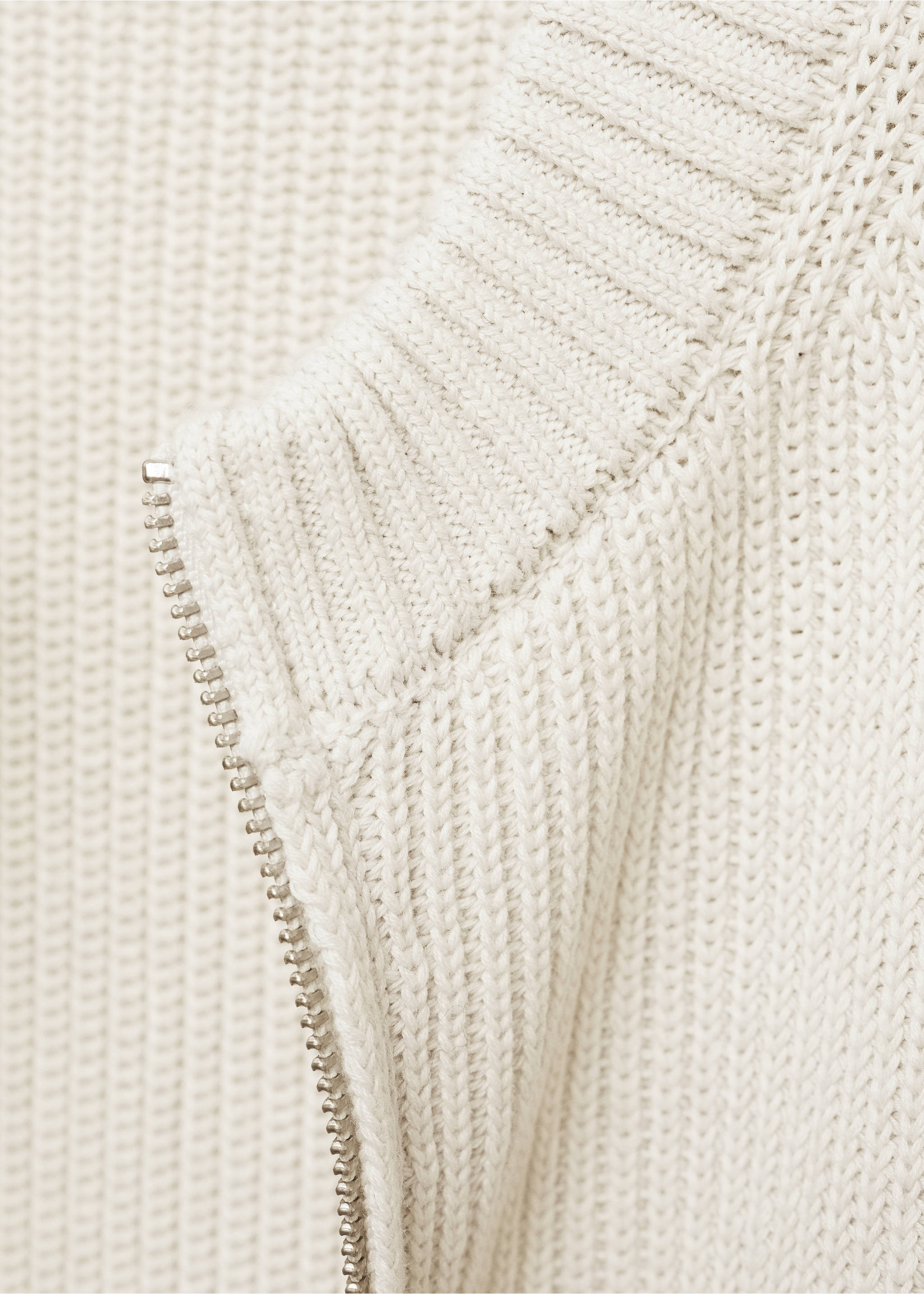 Knitted gilet with zip - Details of the article 0, Ice Grey. Ref: 77085640-00.
