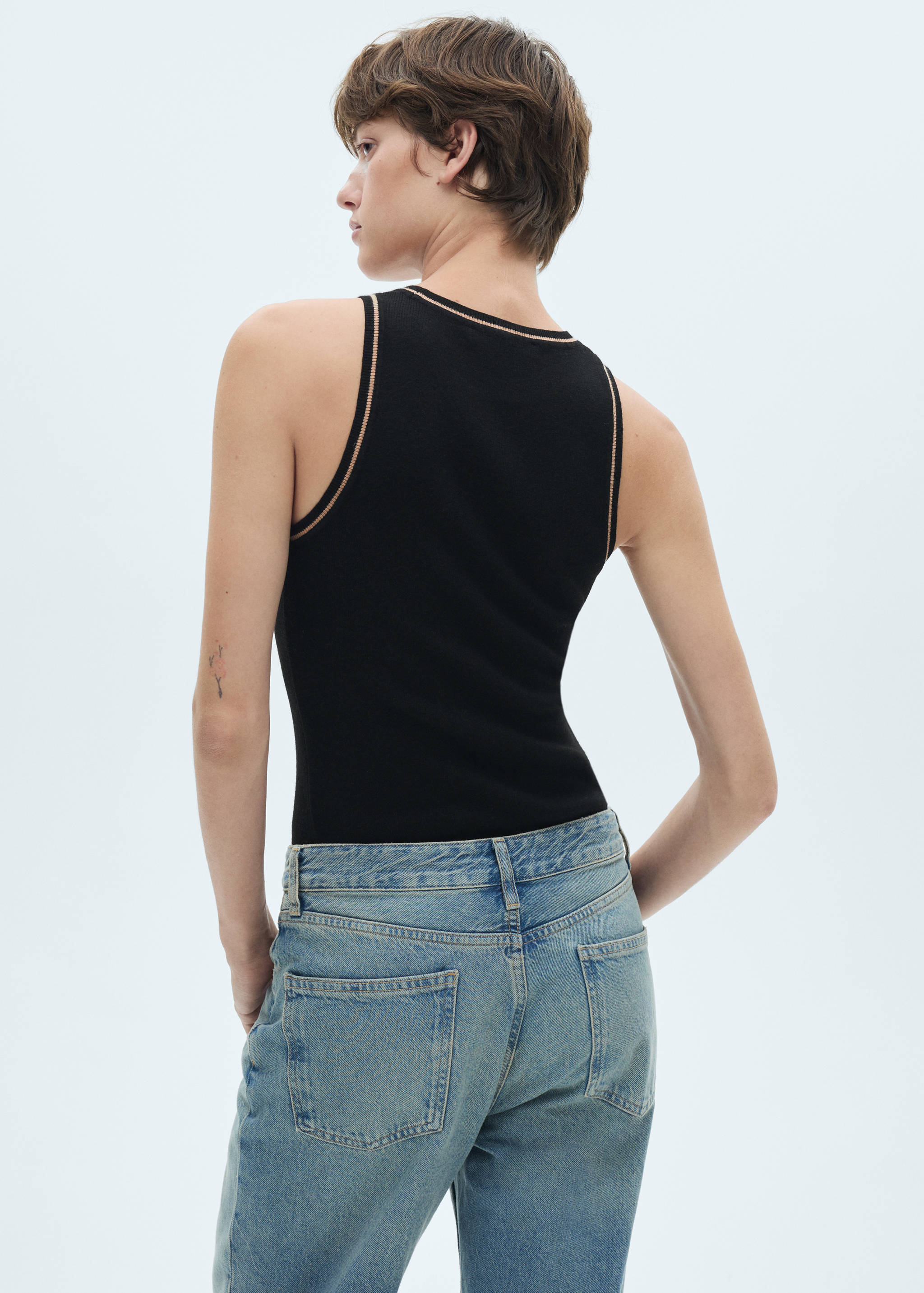 Knitted top with contrast details - Details of the article 1