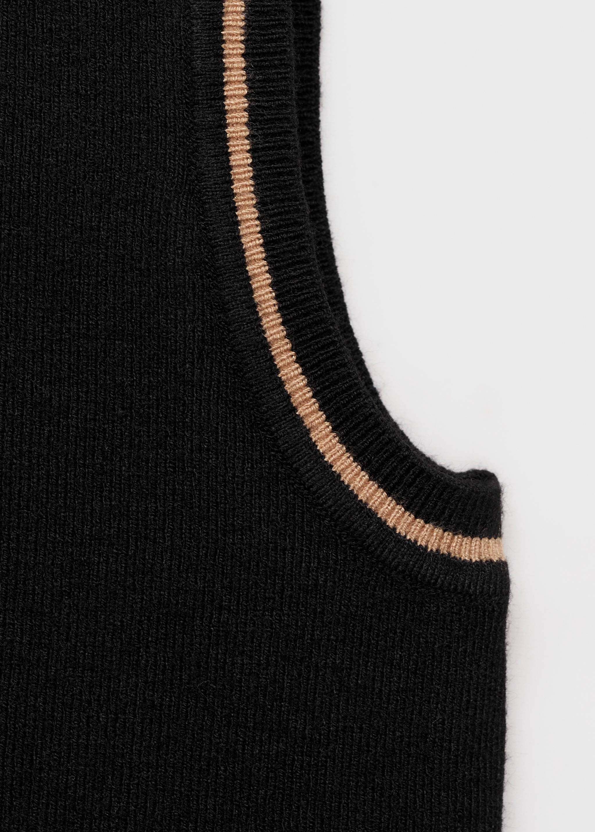 Knitted top with contrast details - Details of the article 0