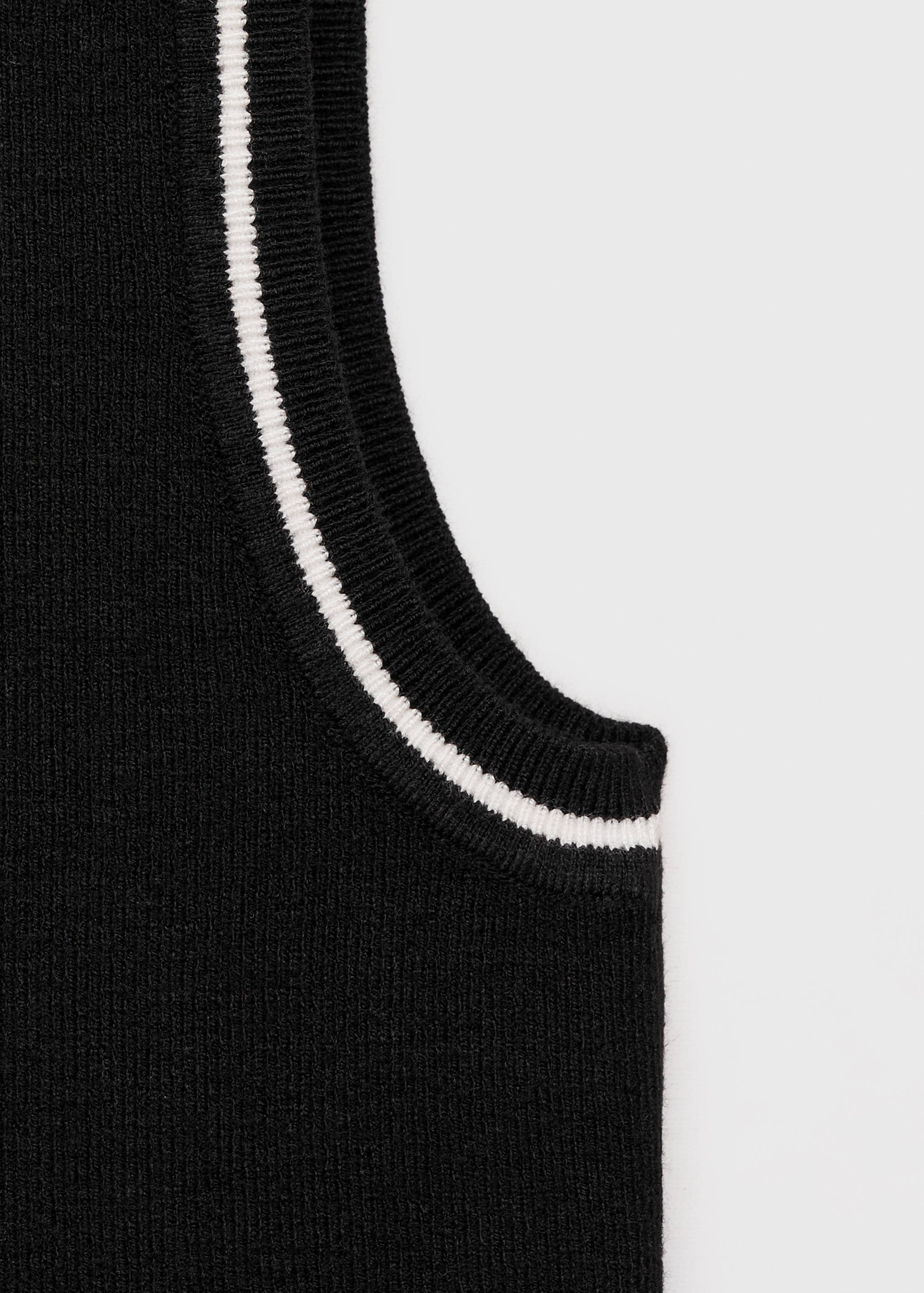 Knitted top with contrast details - Details of the article 0