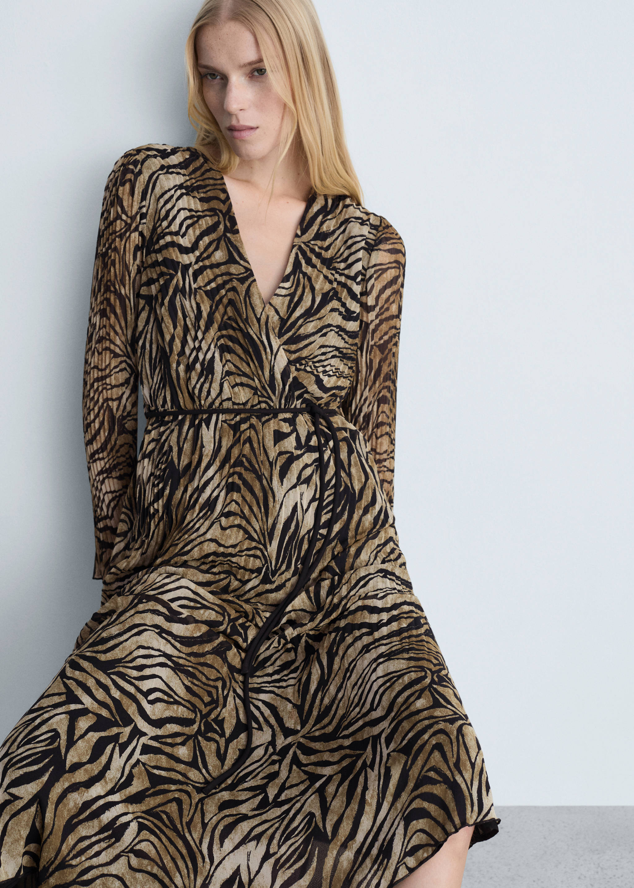 Leopar desenli bağ detaylı elbise - Orta plan