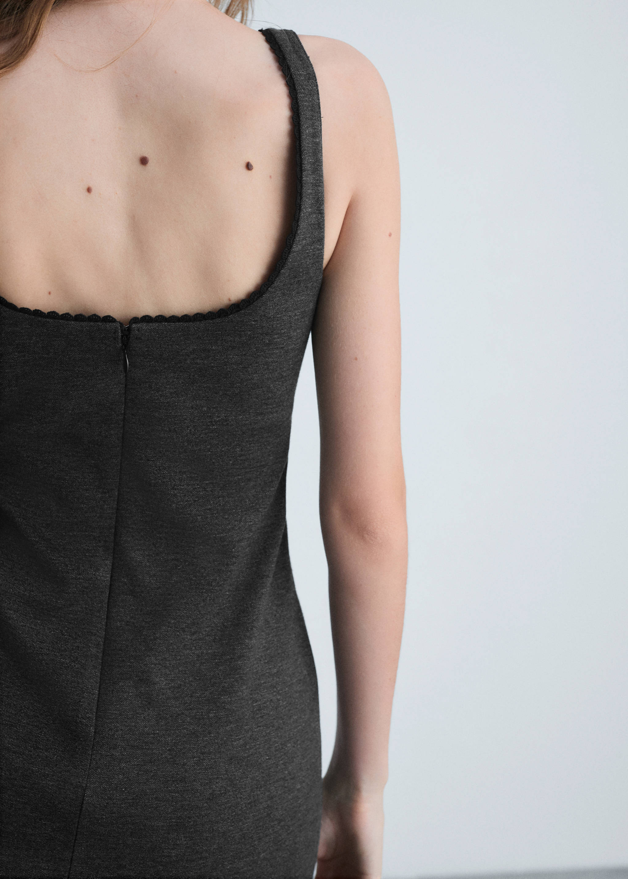 فستان بثنايا دنتيل - تفاصيل المنتج 6