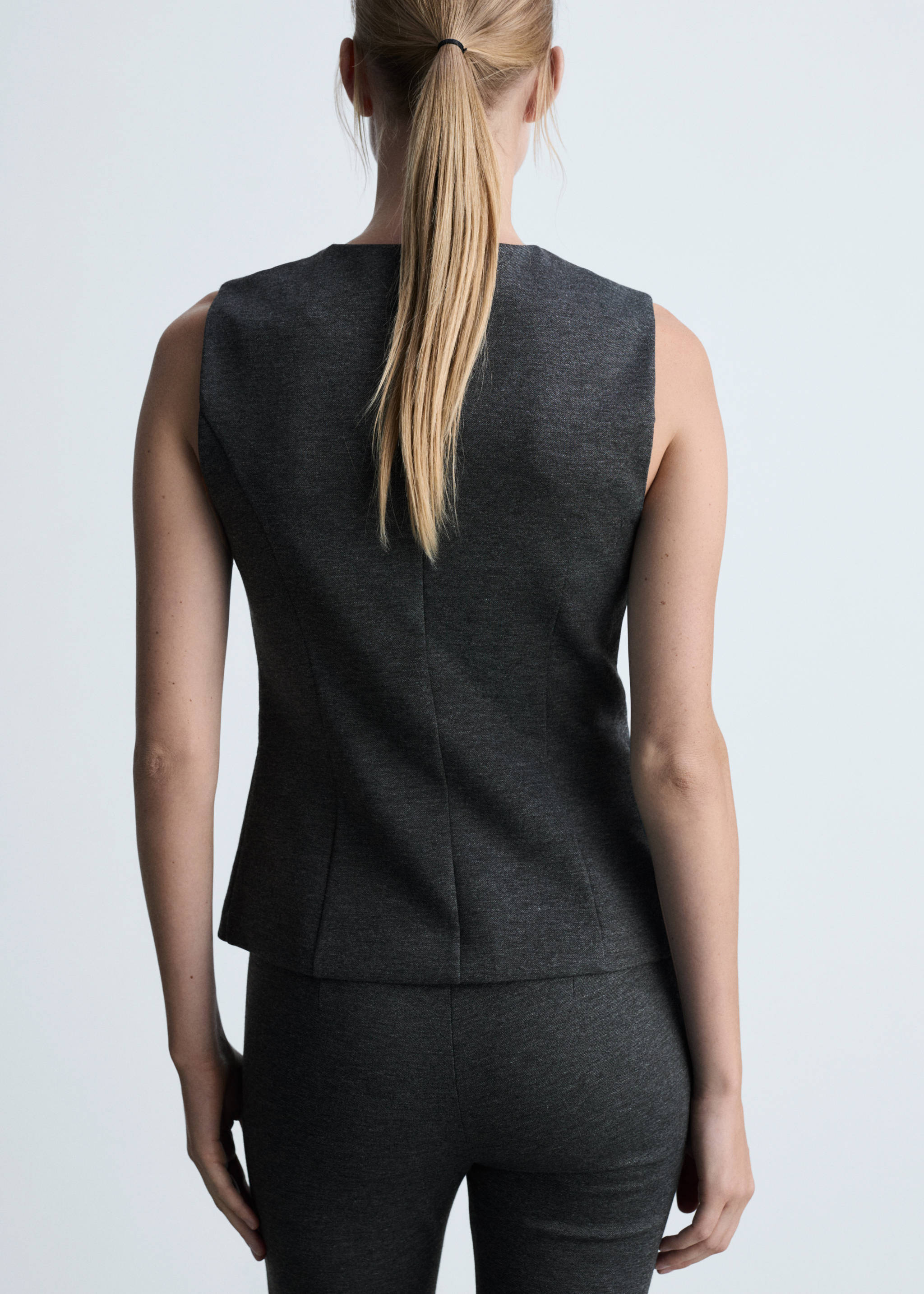 Fitted vest with buttons - Reverse of the article