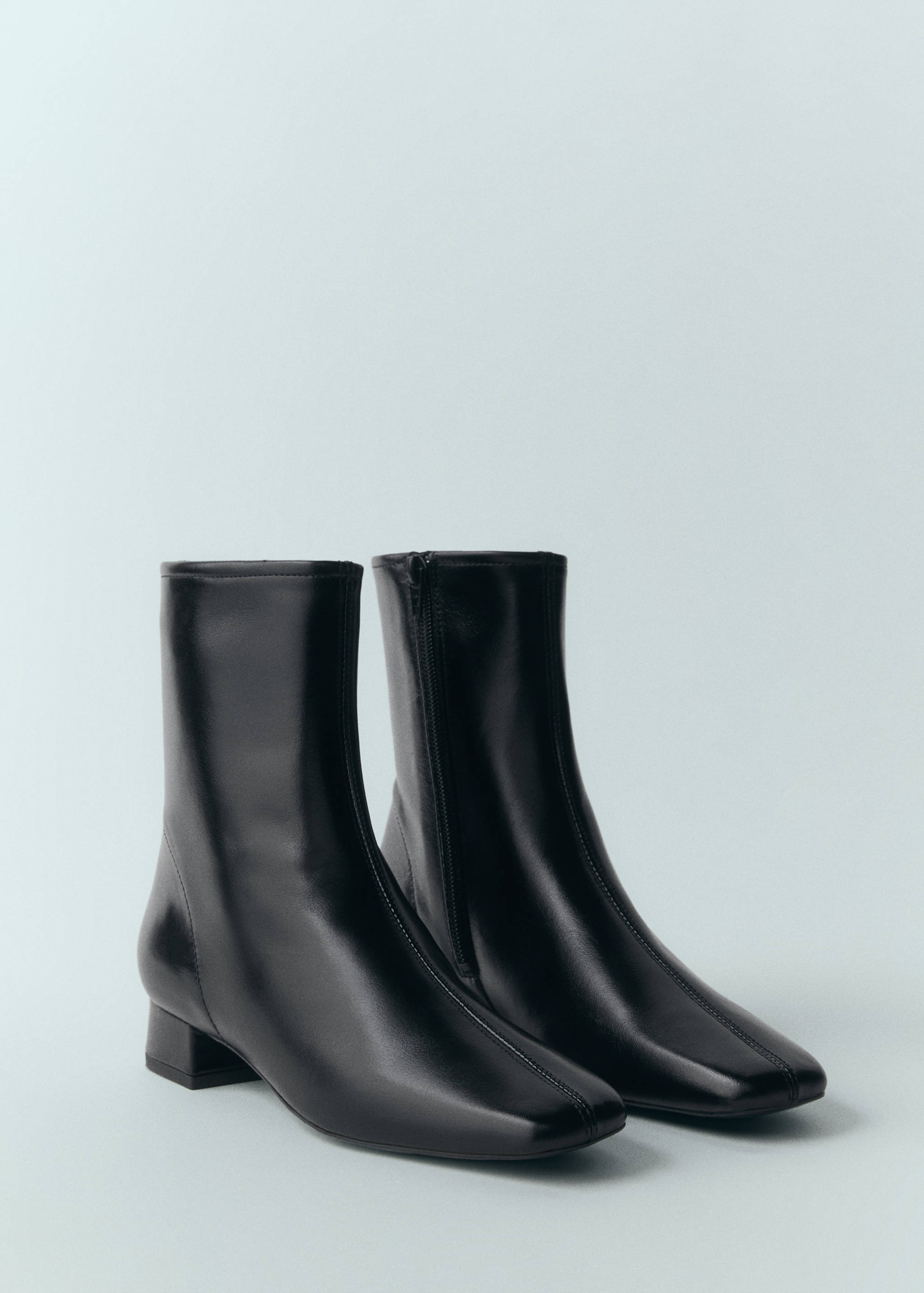 Bottines cuir à talon - Plan moyen