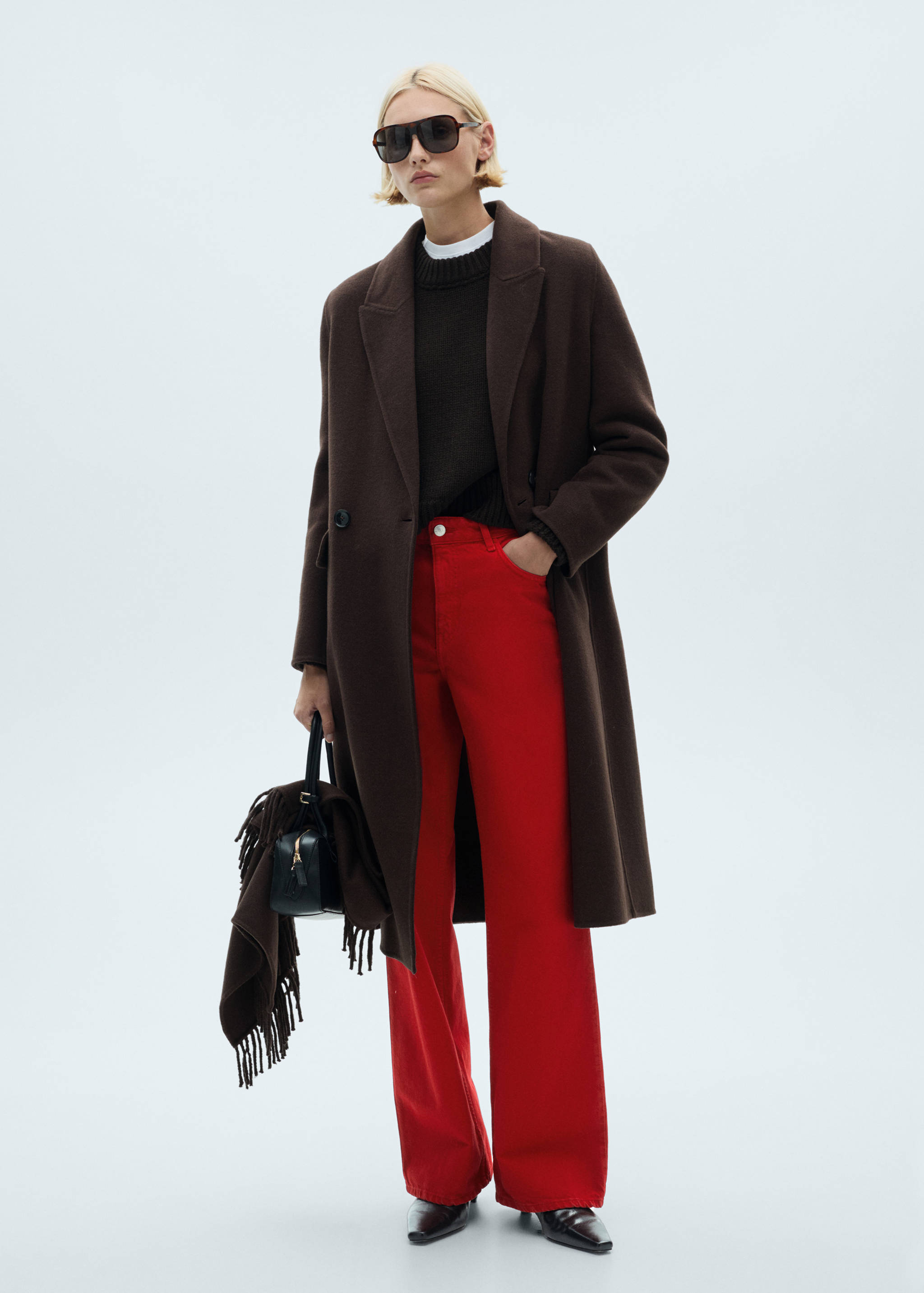 Прямые джинсы с завышенной талией - Общий план