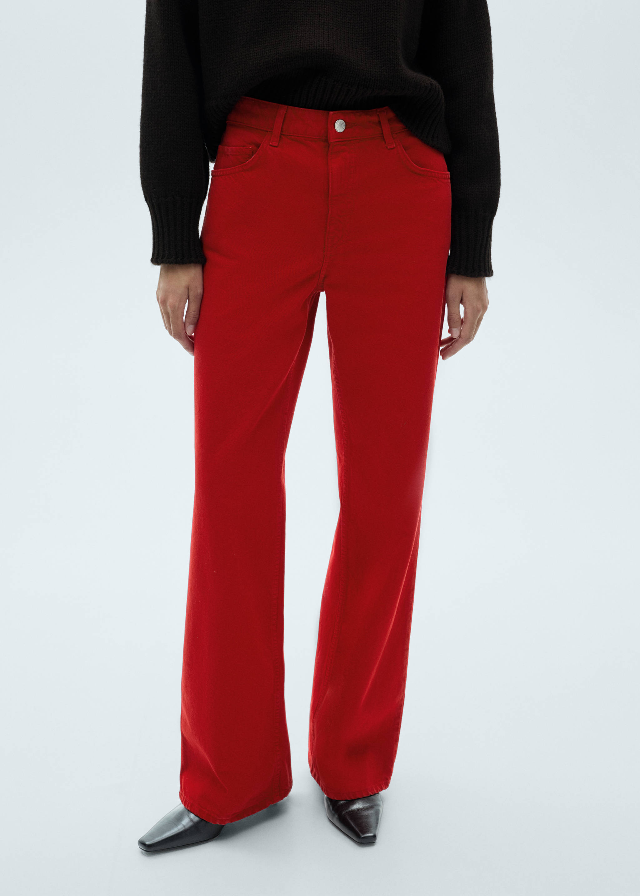 Прямые джинсы с завышенной талией - Средний план